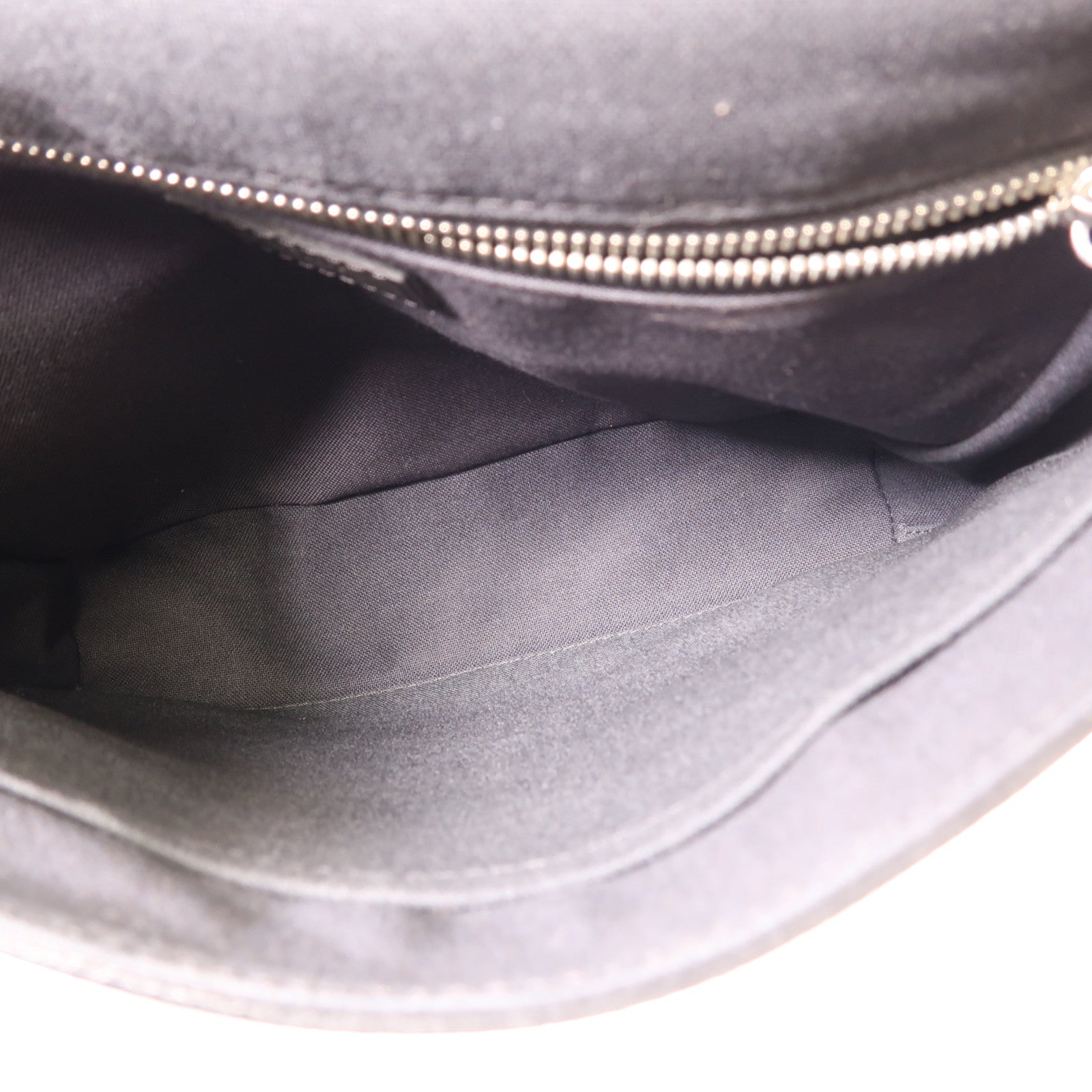 LOUIS VUITTON Taiga Roman PM銀扣肩背袋黑色