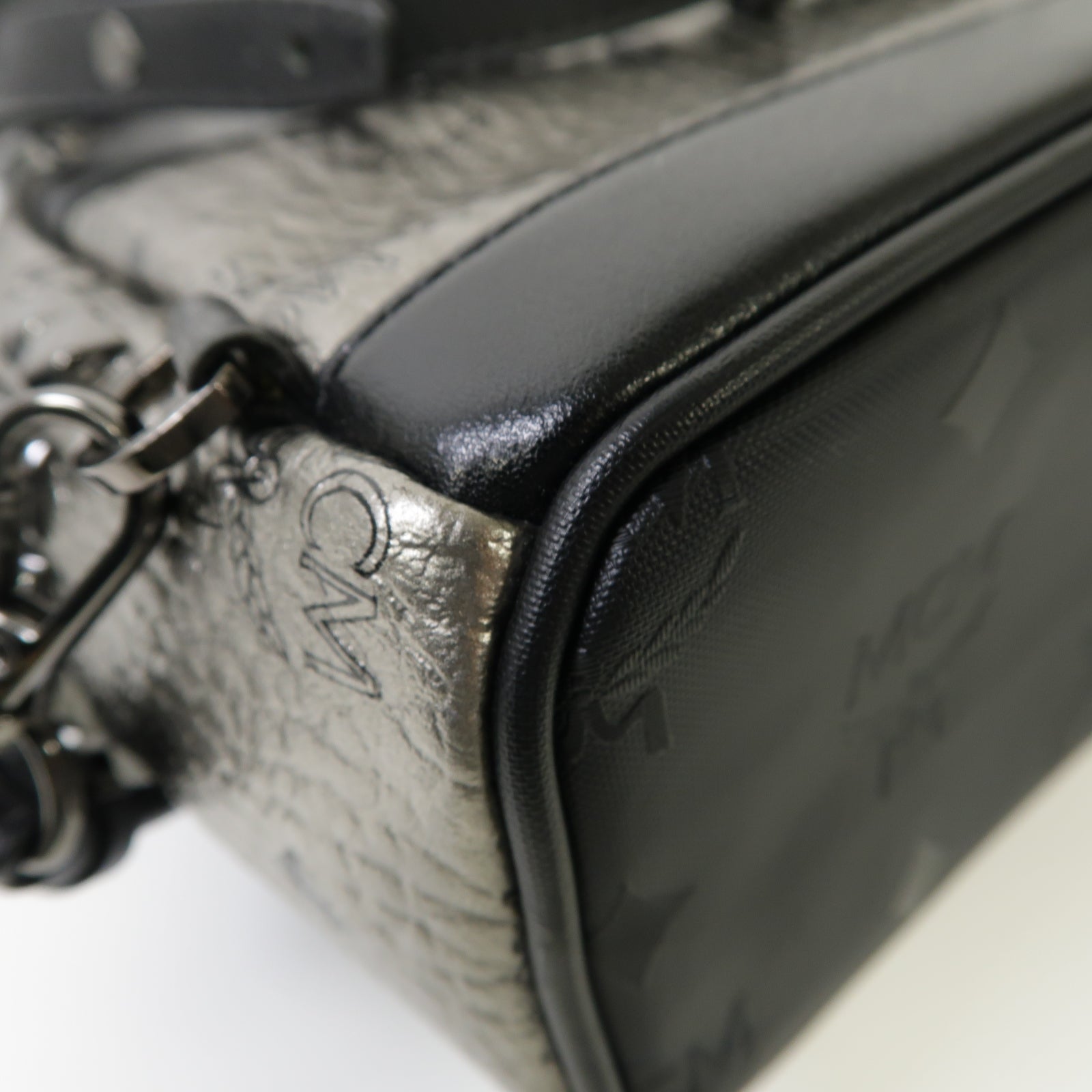 MCM 【激減優惠】牛皮皮革Backpack銀扣背包銀色黒色