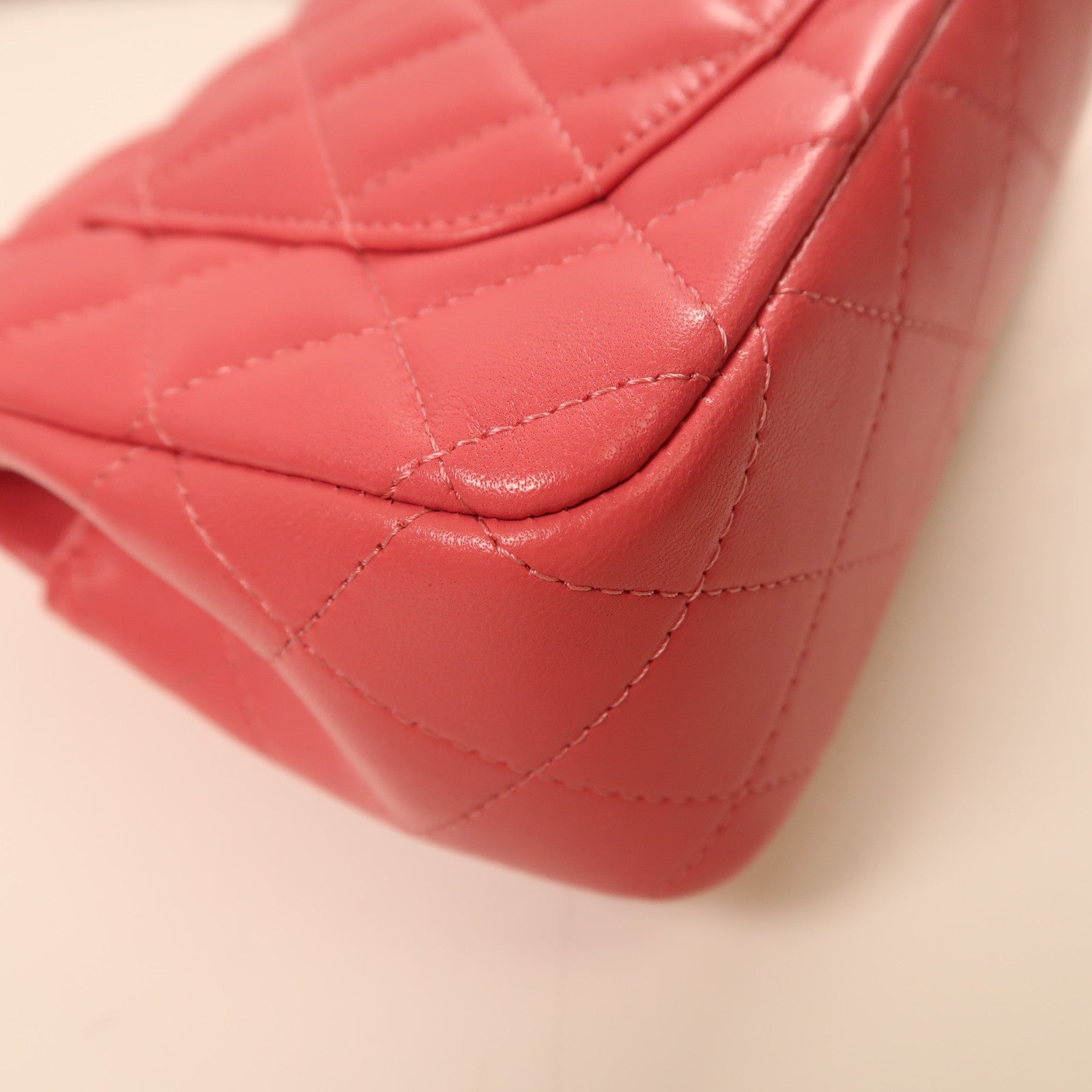 CHANEL 羊皮皮革Mini Classic 20銀扣鏈帶肩背袋粉紅色