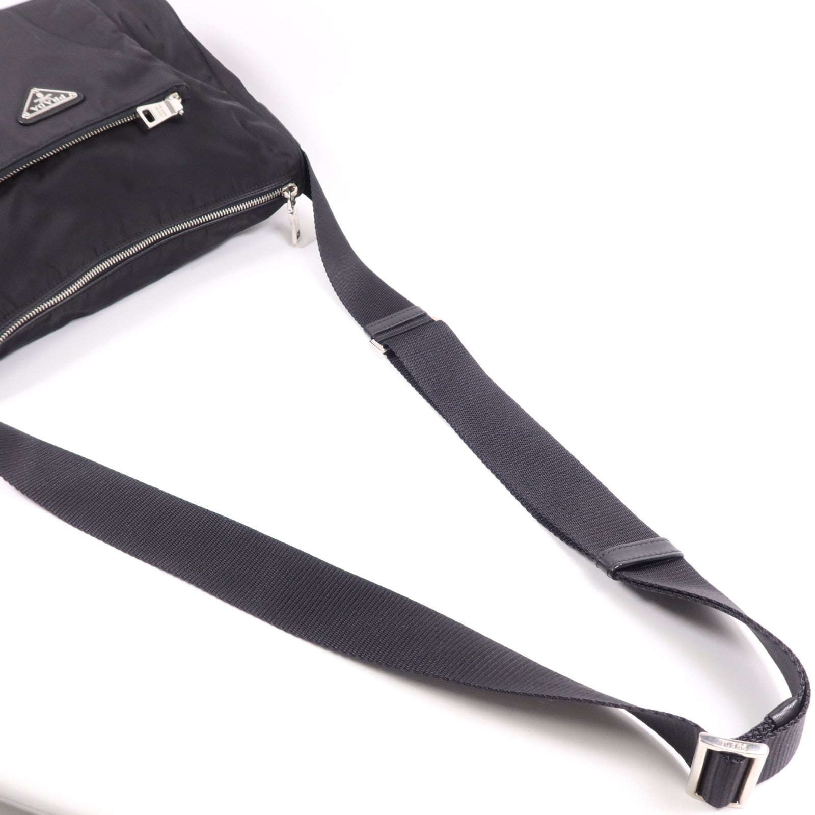 PRADA 尼龍Shoulder Bag銀扣肩背袋