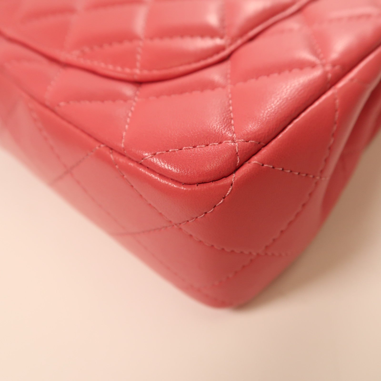 CHANEL 羊皮皮革Mini Classic 20銀扣鏈帶肩背袋粉紅色
