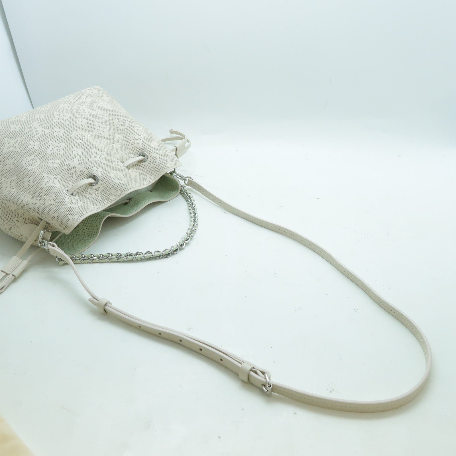 LOUIS VUITTON Mahina Bella銀扣鏈帶手挽肩背兩用袋白色