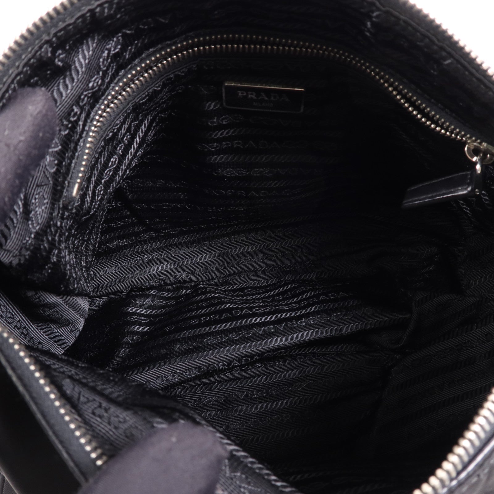 PRADA 尼龍Shoulder Bag銀扣肩背袋