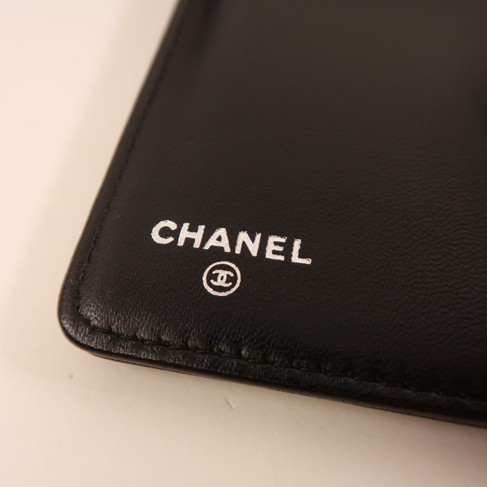 CHANEL 羊皮皮革Boy Wallet黑色