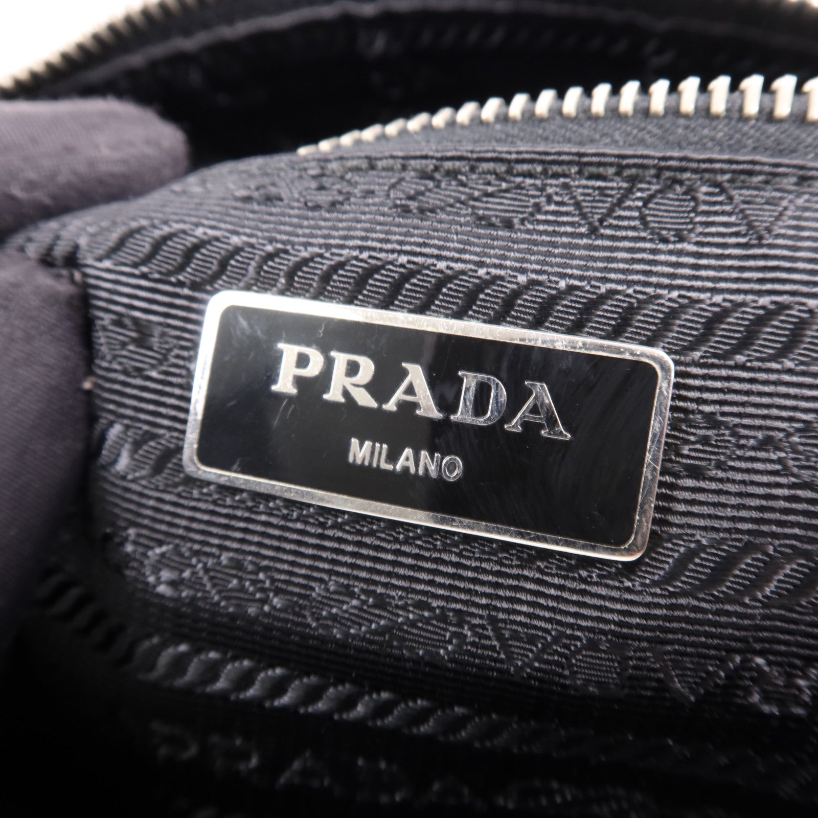 PRADA 尼龍Shoulder Bag銀扣肩背袋