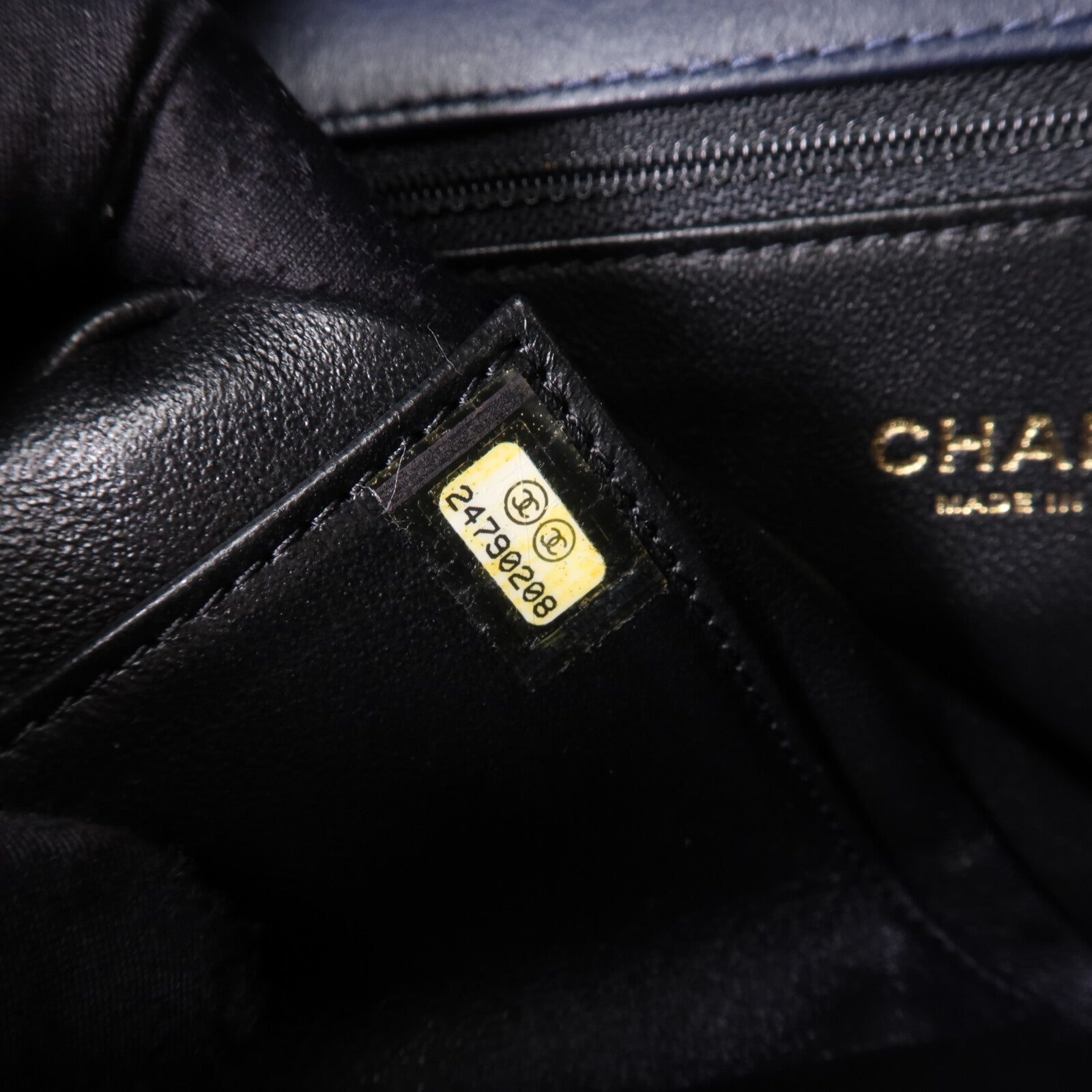 CHANEL 牛皮皮革CC Filigree金扣鏈帶肩背袋