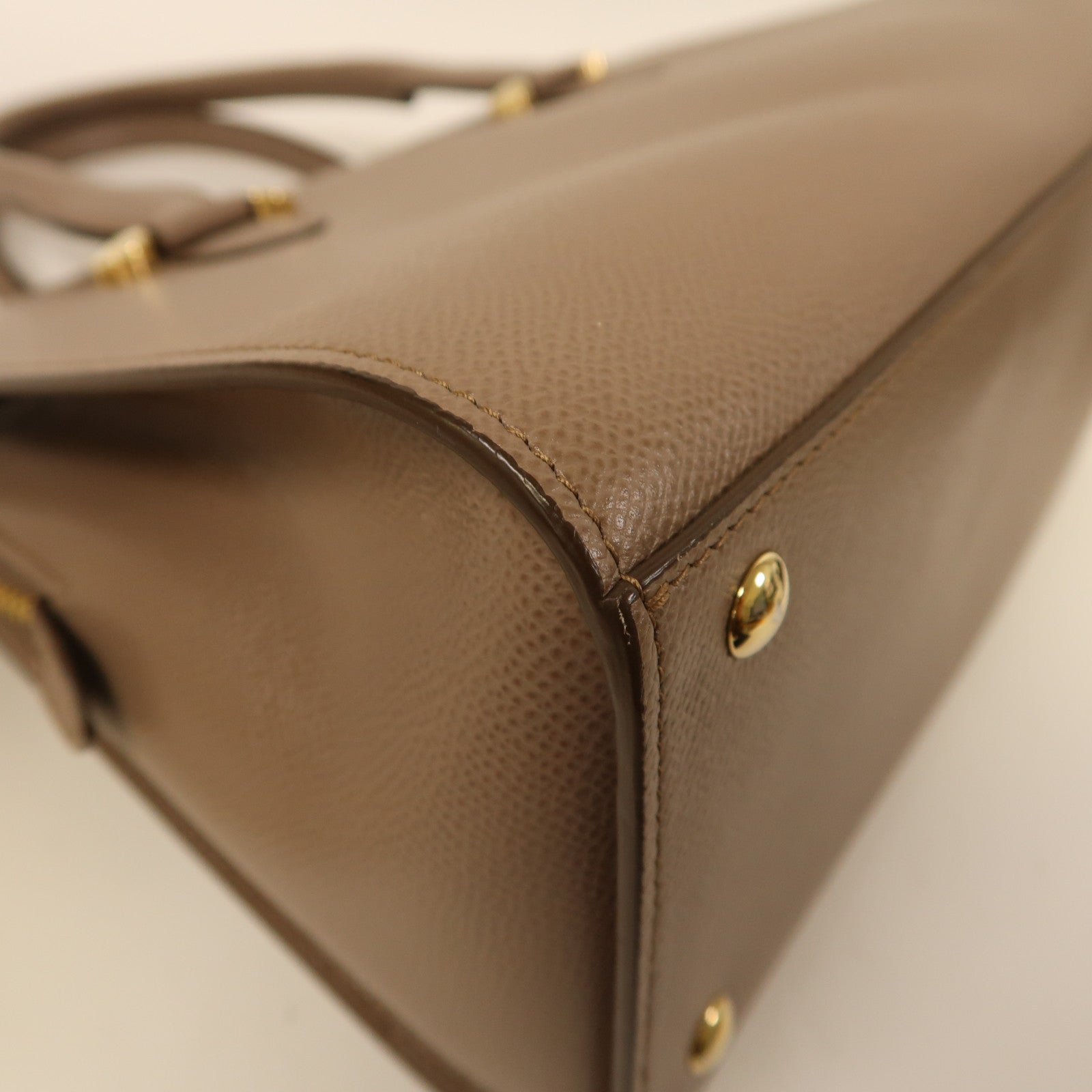 Salvatore Ferragamo 牛皮皮革Shoulder Bag金扣手挽肩背兩用袋啡色