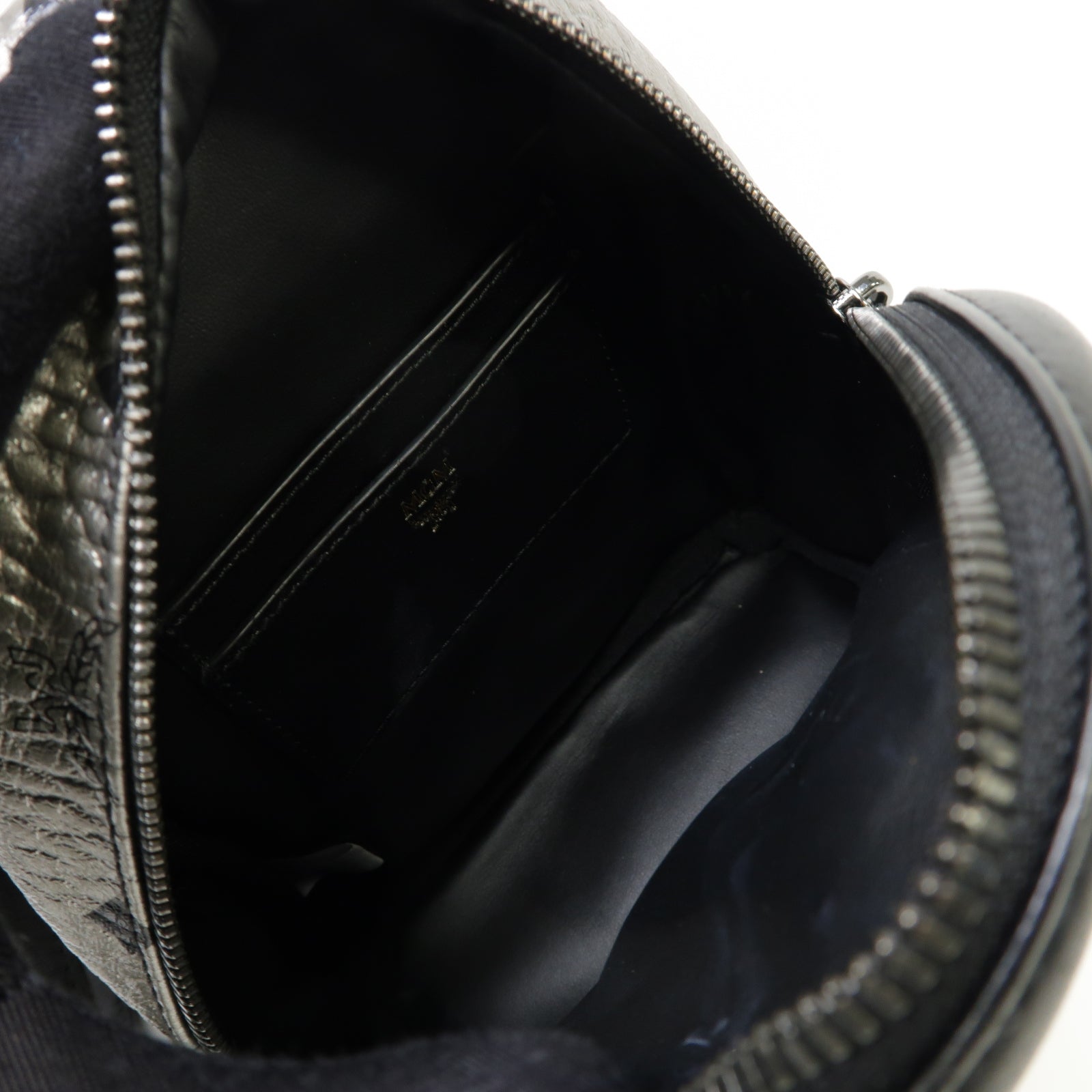 MCM 【激減優惠】牛皮皮革Backpack銀扣背包銀色黒色