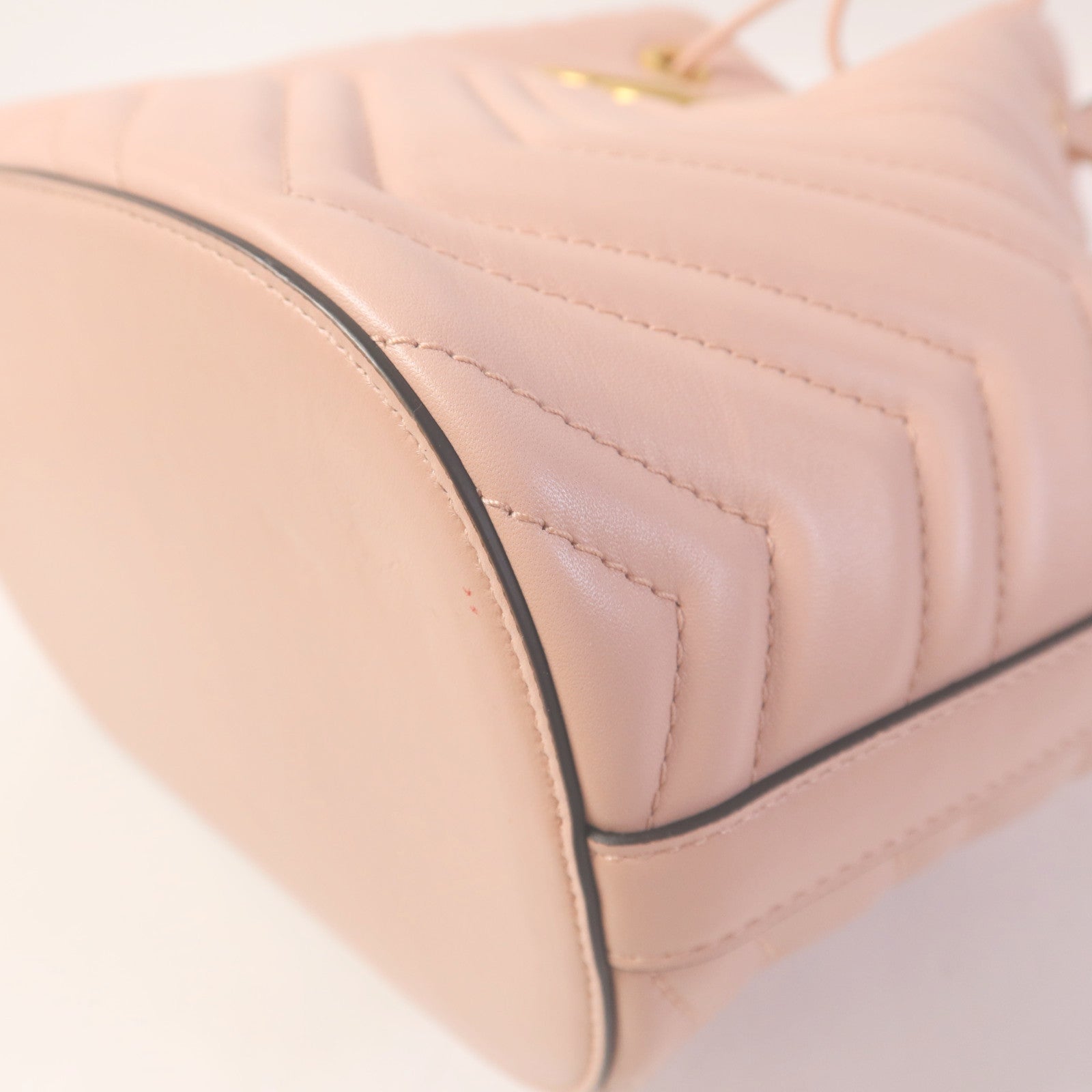 GUCCI 牛皮皮革GG Marmont Bucket Bag金扣肩背袋