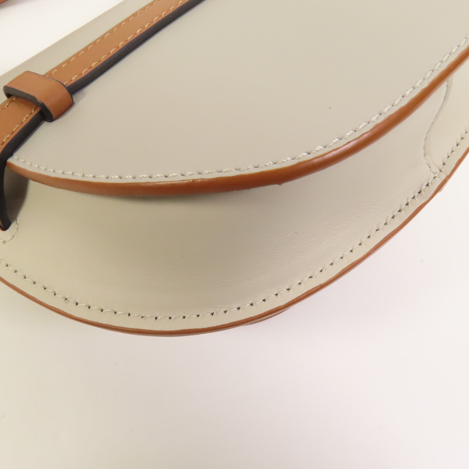 LOEWE 牛皮皮革Mini Gate金扣肩背袋