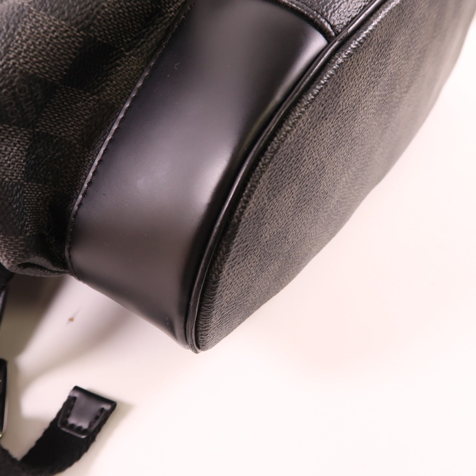 LOUIS VUITTON Damier Graphite Christopher MM銀扣背包色
