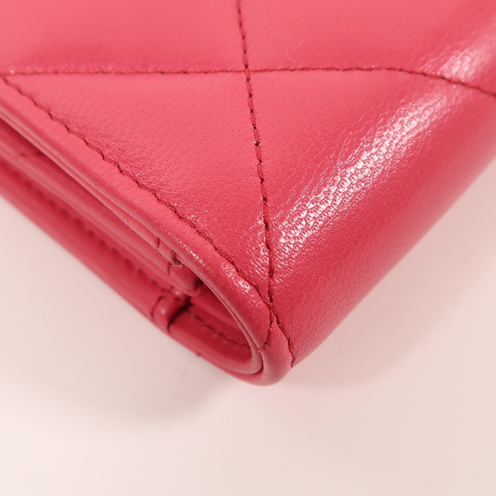 CHANEL 羊皮皮革Chanel 19 Wallet金扣錢包