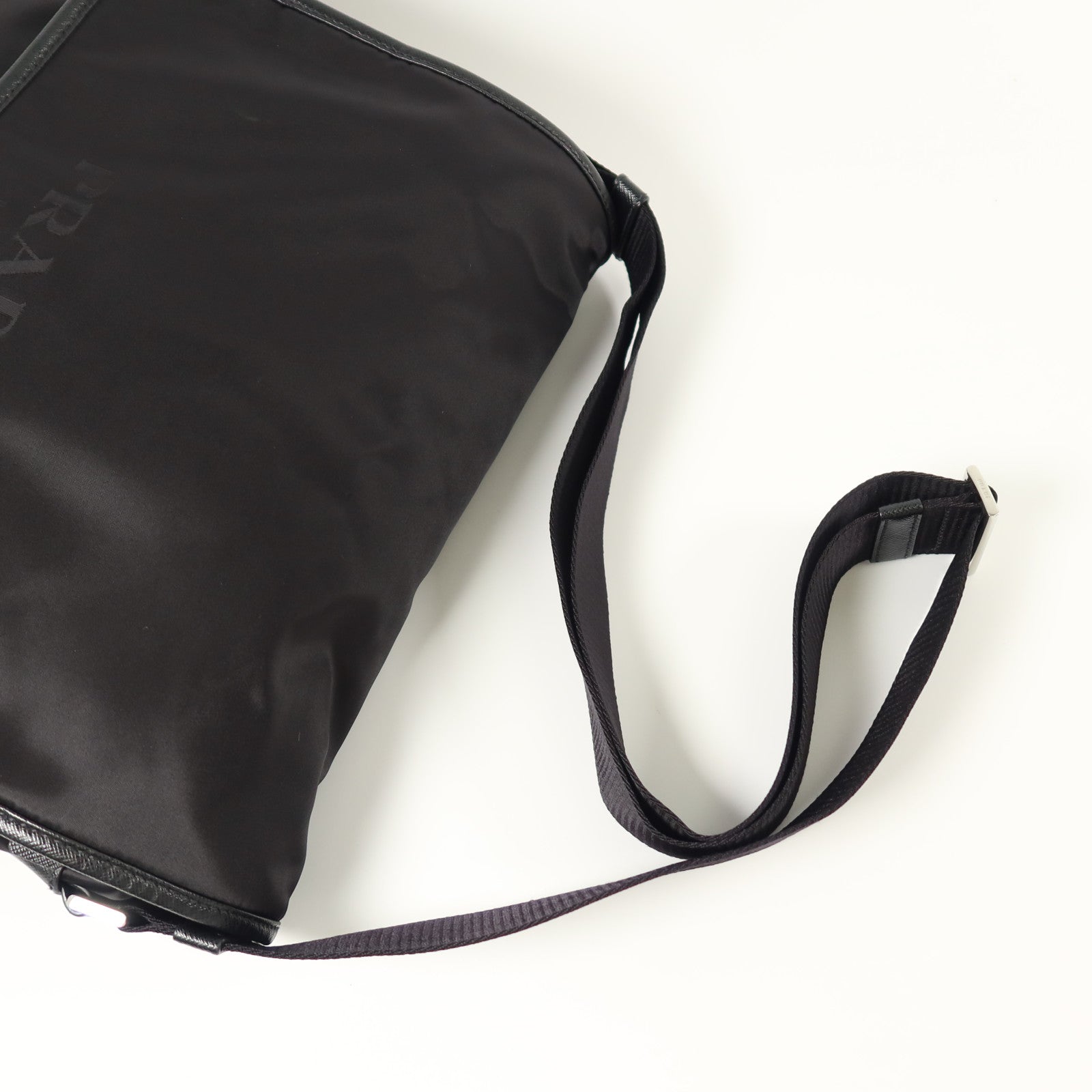 PRADA 尼龍Messenger Bag銀扣肩背袋