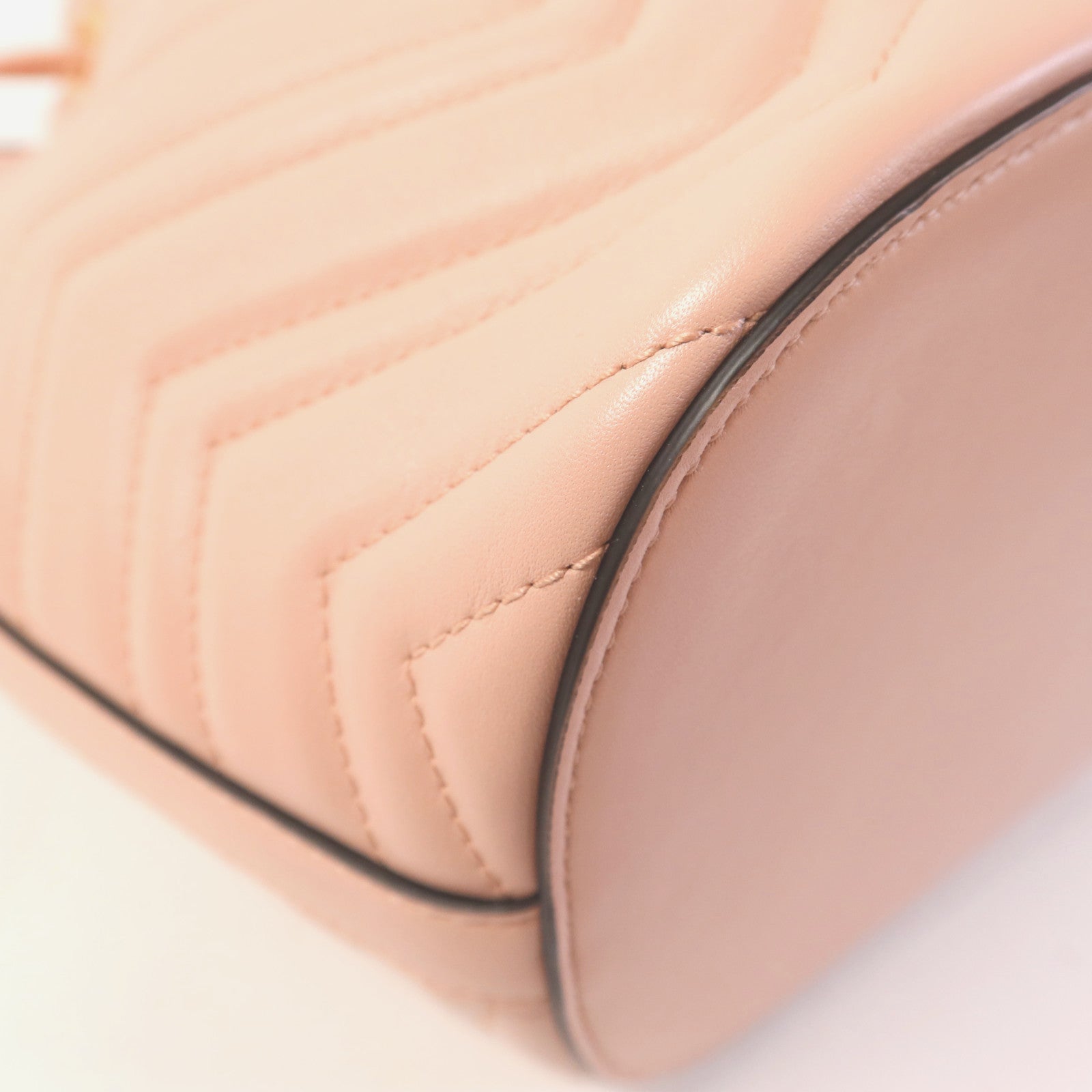 GUCCI 【激減優惠】牛皮皮革GG Marmont Bucket Bag金扣肩背袋