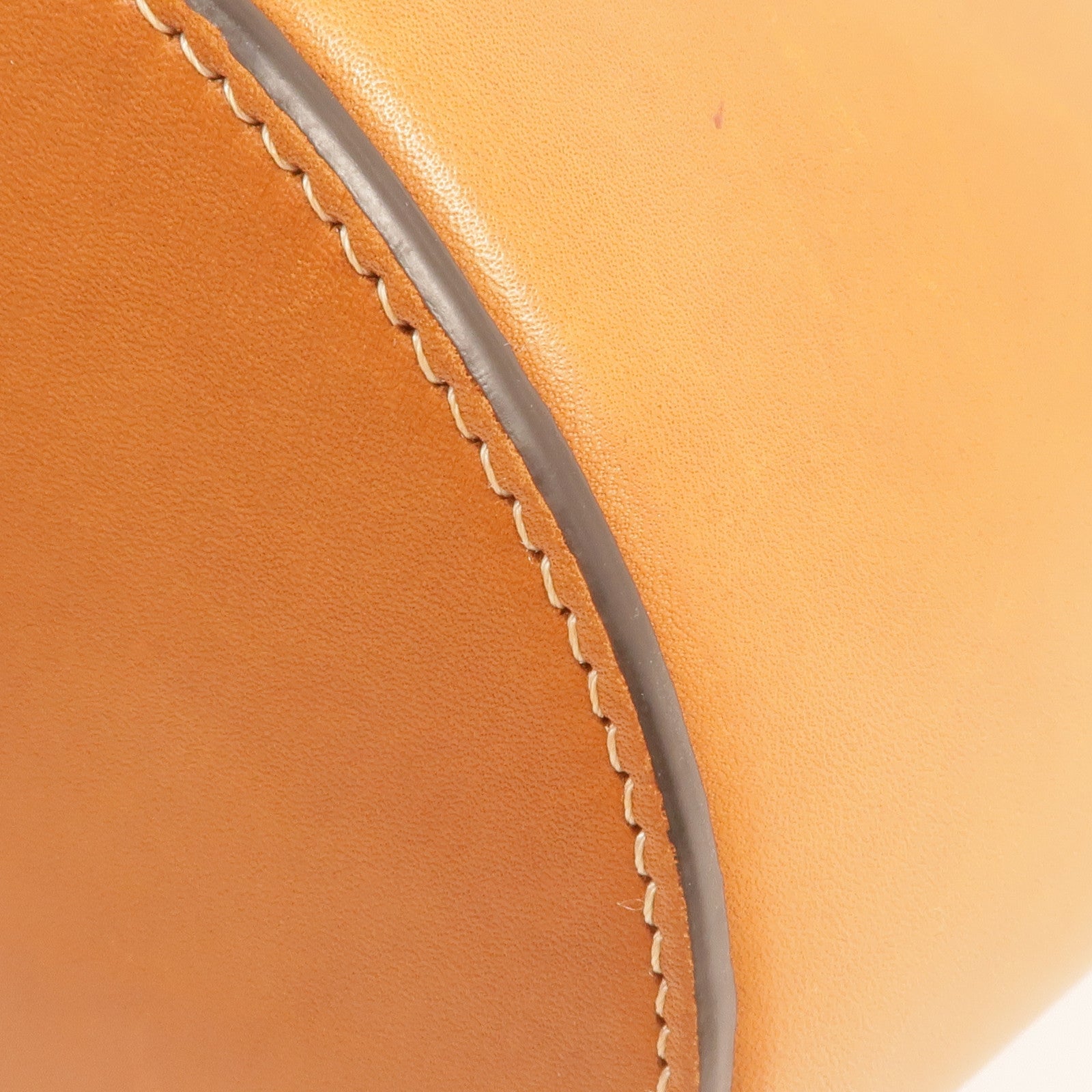 CELINE 牛皮皮革Bucket Triomphe金扣肩背袋