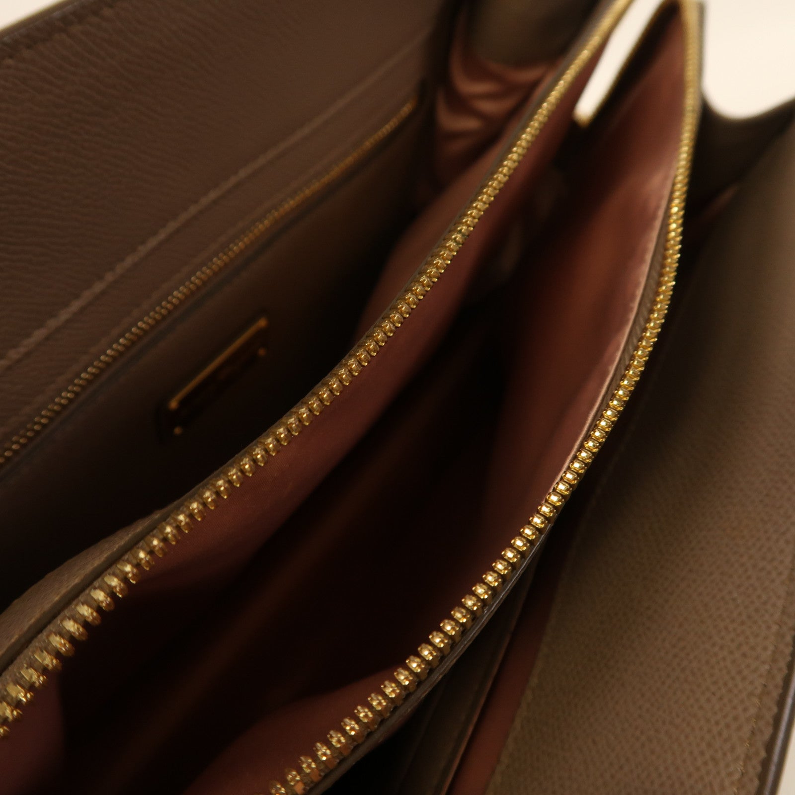 Salvatore Ferragamo 牛皮皮革Shoulder Bag金扣手挽肩背兩用袋啡色