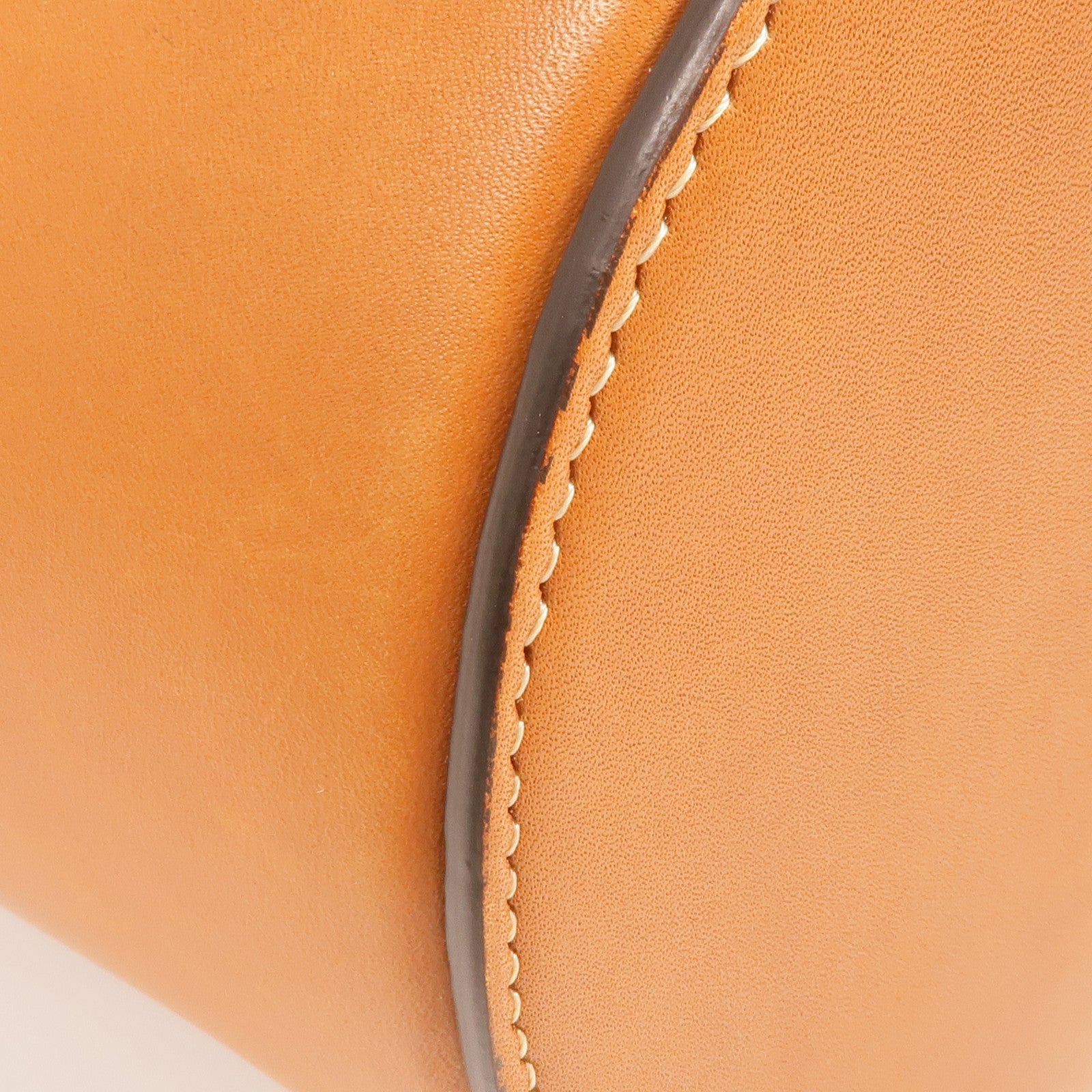 CELINE 牛皮皮革Bucket Triomphe金扣肩背袋