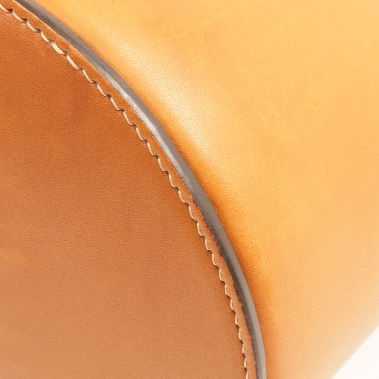 CELINE 牛皮皮革Bucket Triomphe金扣肩背袋