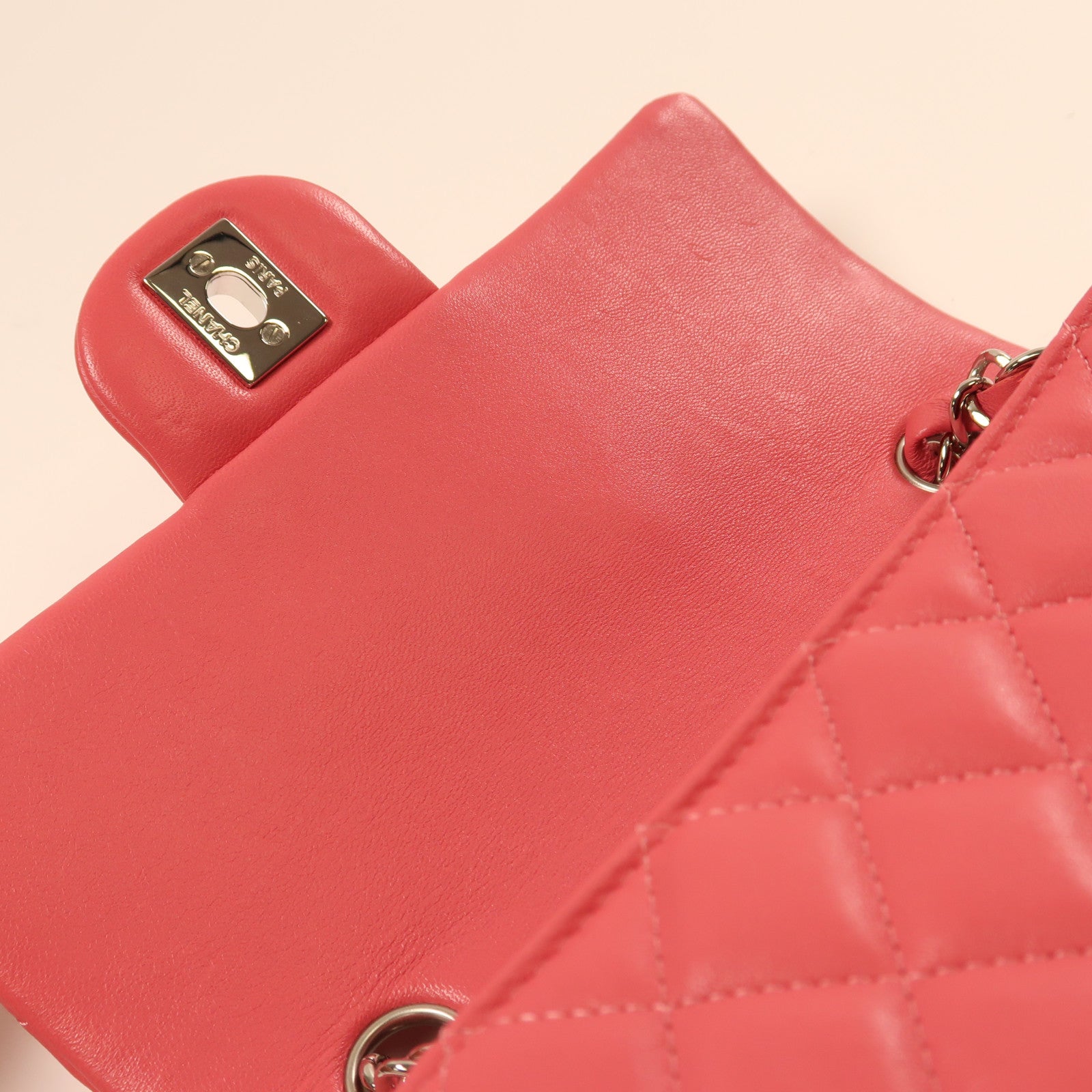 CHANEL 羊皮皮革Mini Classic 20銀扣鏈帶肩背袋粉紅色