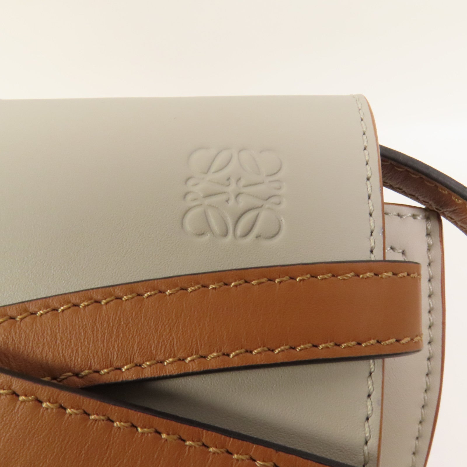 LOEWE 牛皮皮革Mini Gate金扣肩背袋