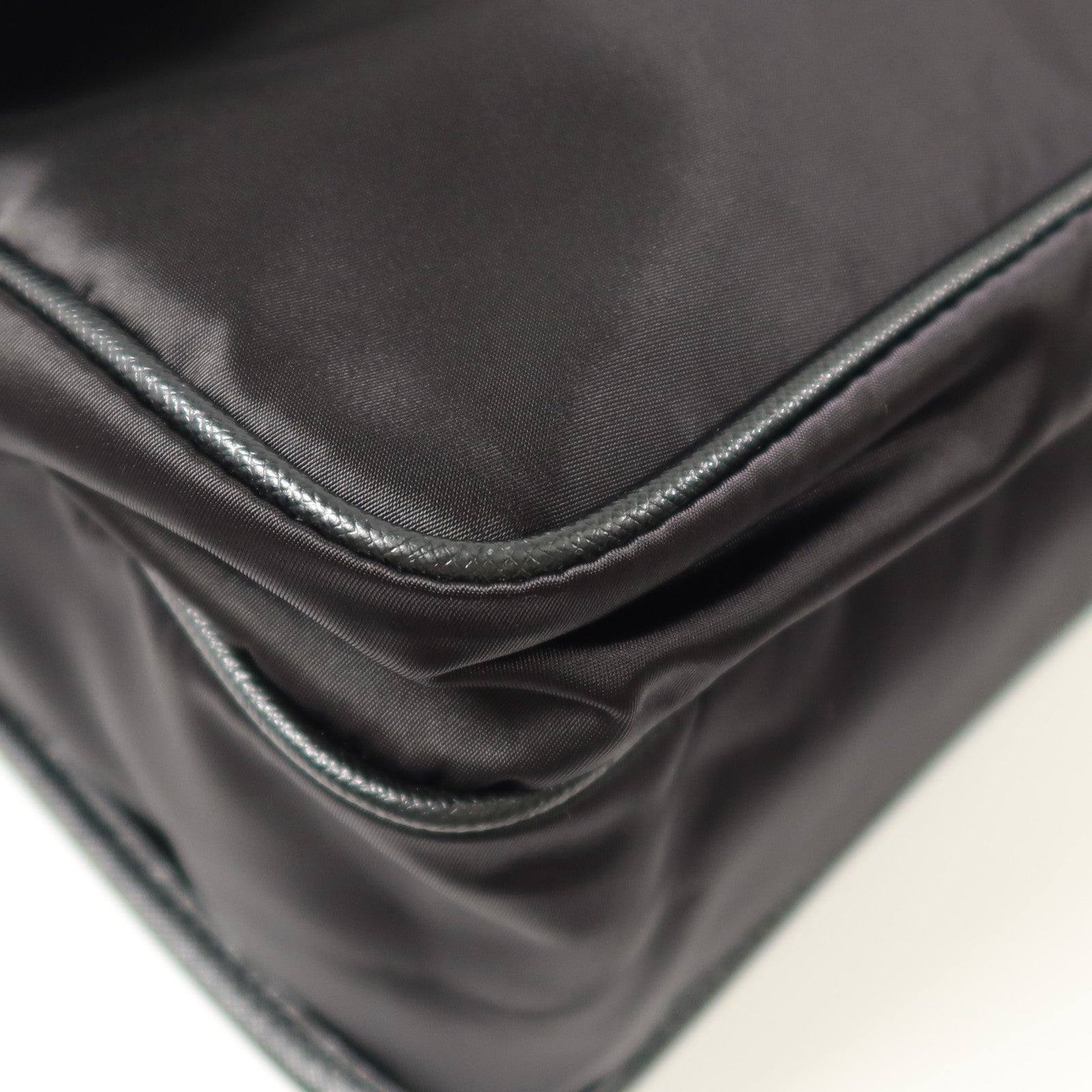 PRADA 尼龍Messenger Bag銀扣肩背袋