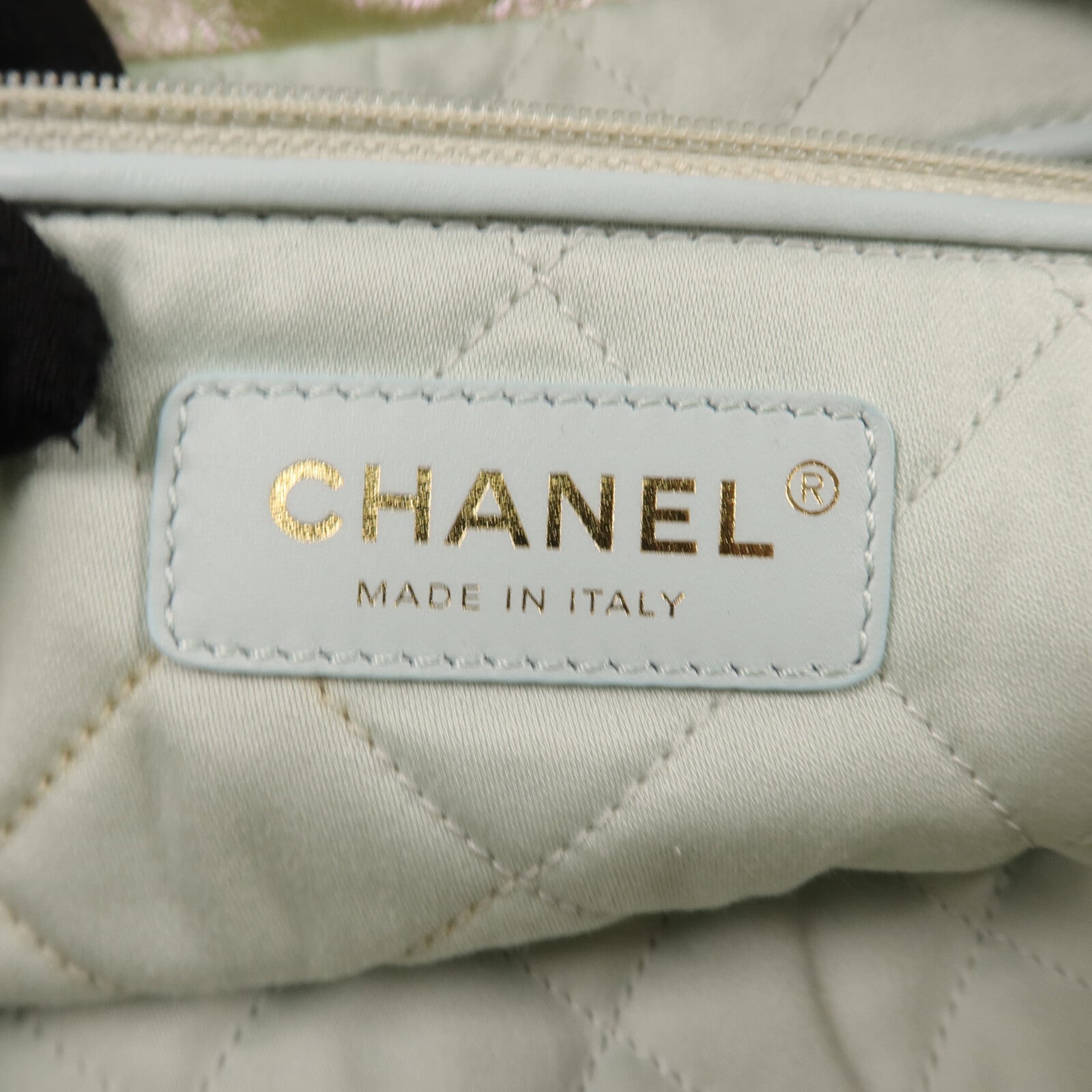 CHANEL 牛皮皮革Chanel 22 Medium鏈帶肩背袋