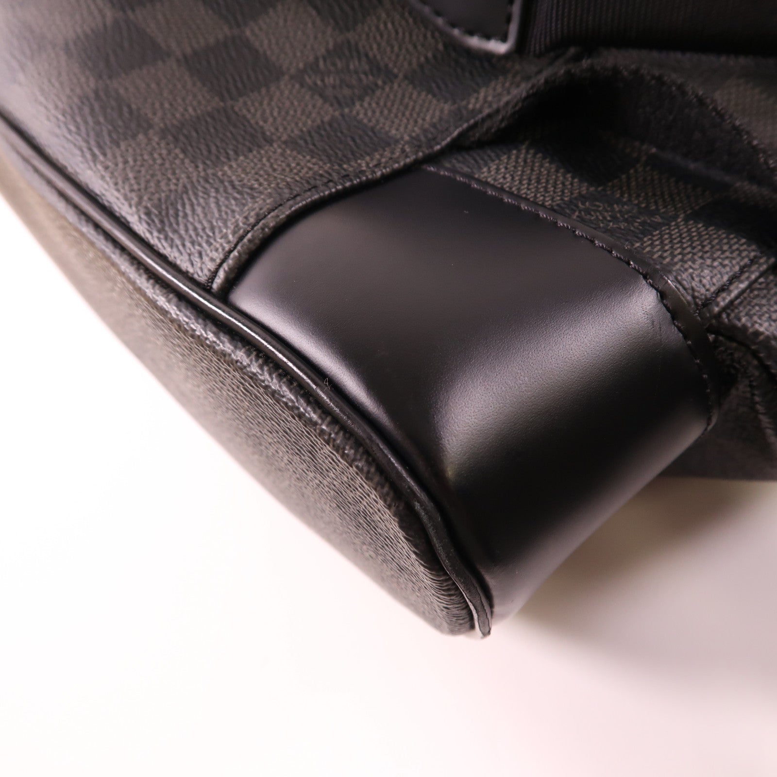 LOUIS VUITTON Damier Graphite Christopher MM銀扣背包色