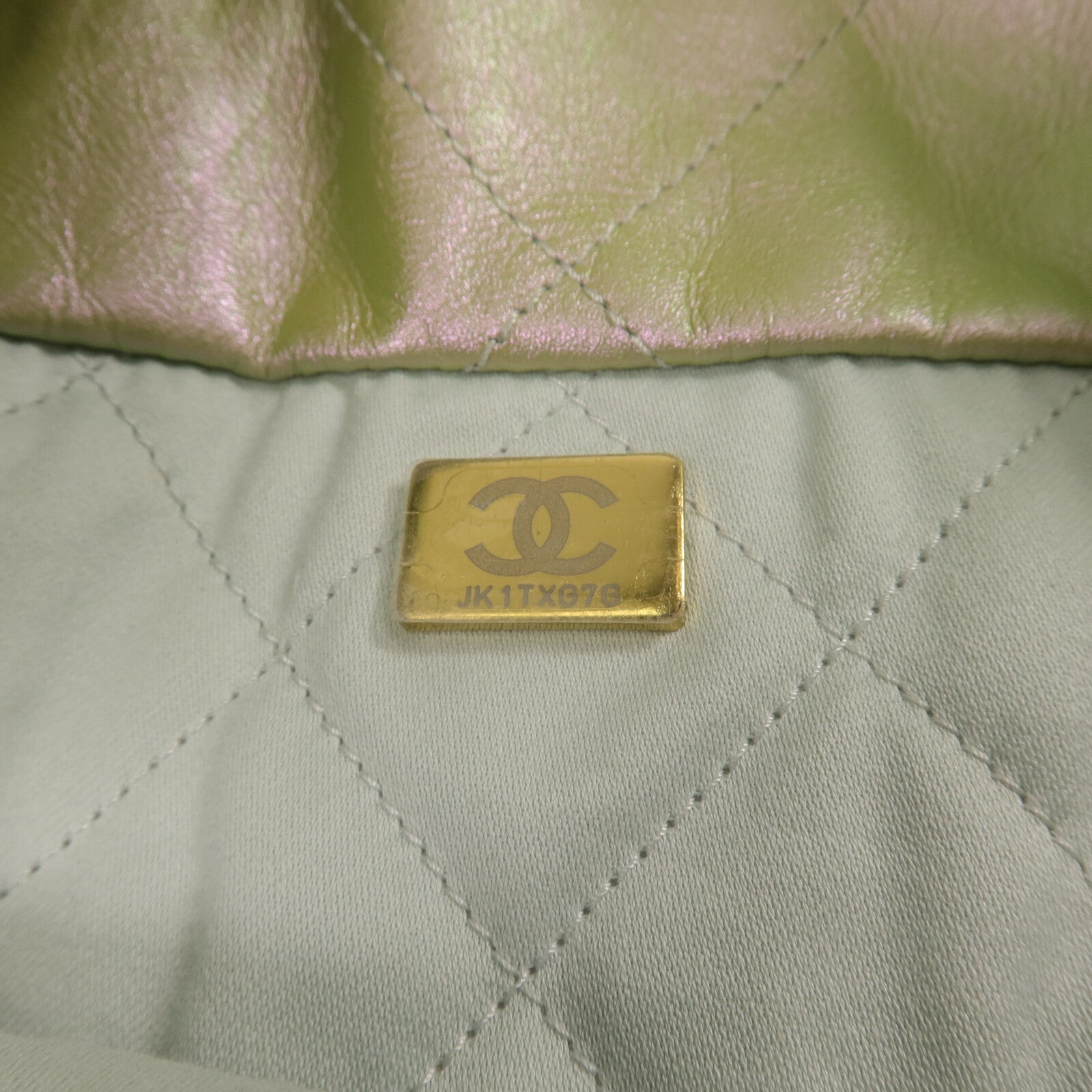 CHANEL 牛皮皮革Chanel 22 Medium鏈帶肩背袋