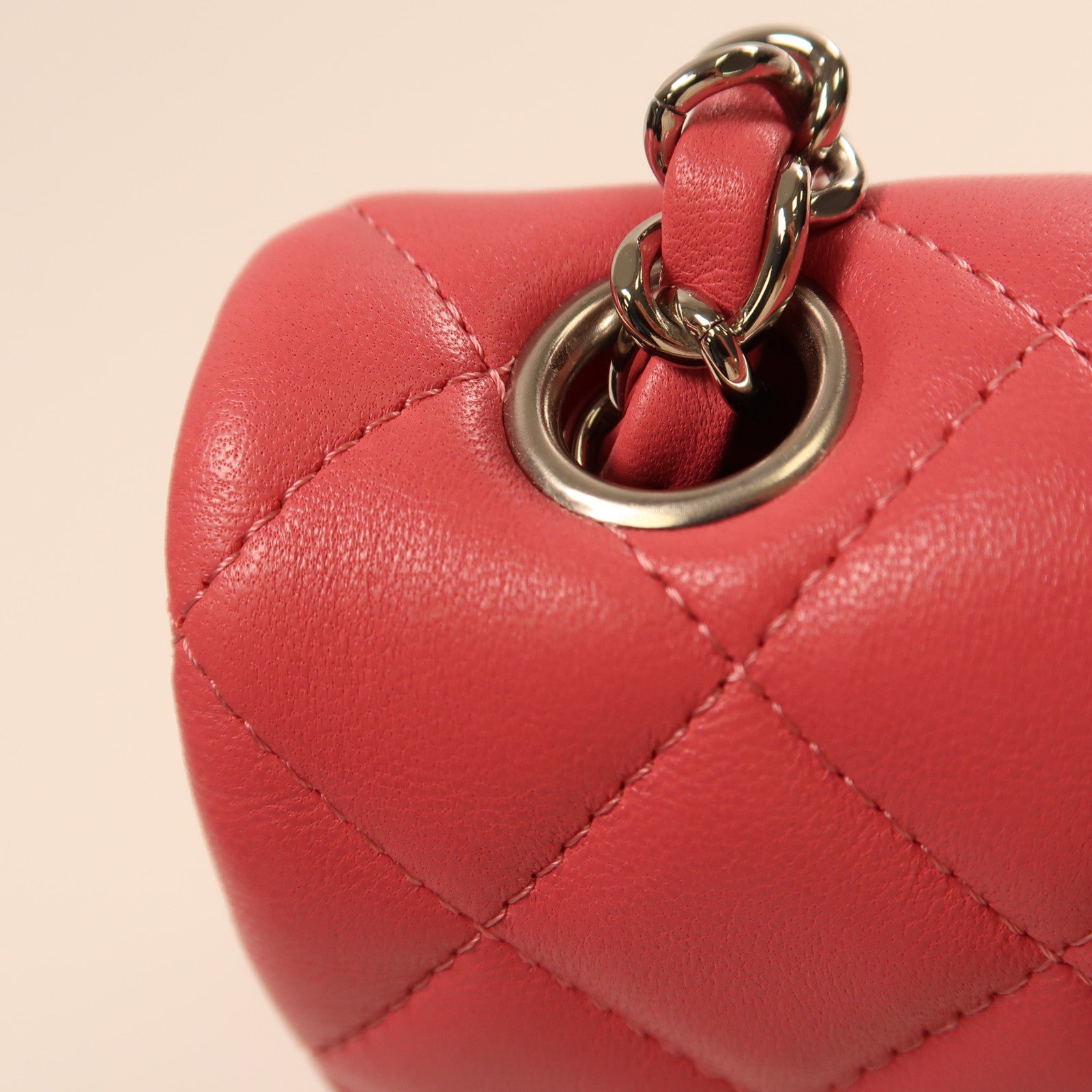 CHANEL 羊皮皮革Mini Classic 20銀扣鏈帶肩背袋粉紅色