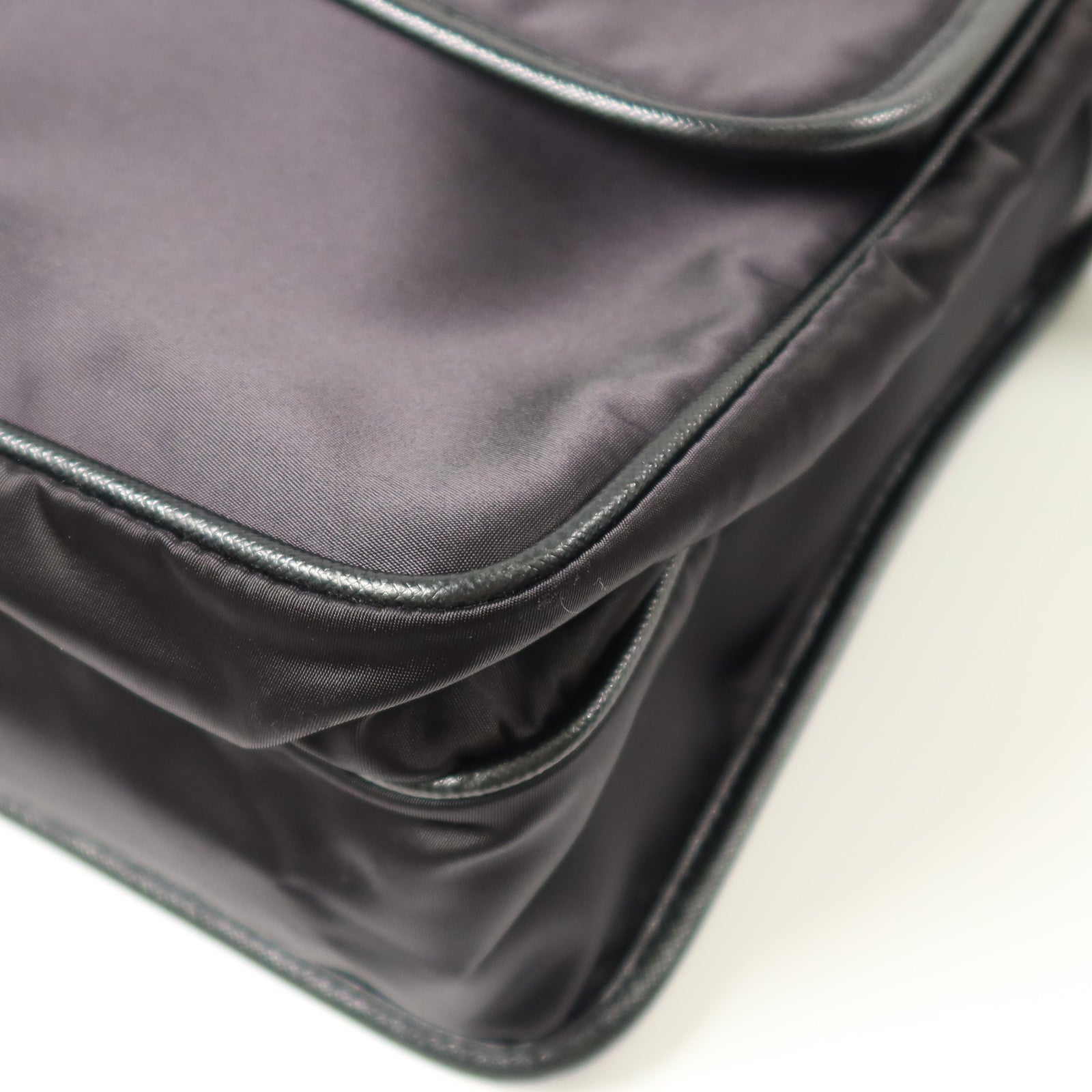 PRADA 尼龍Messenger Bag銀扣肩背袋