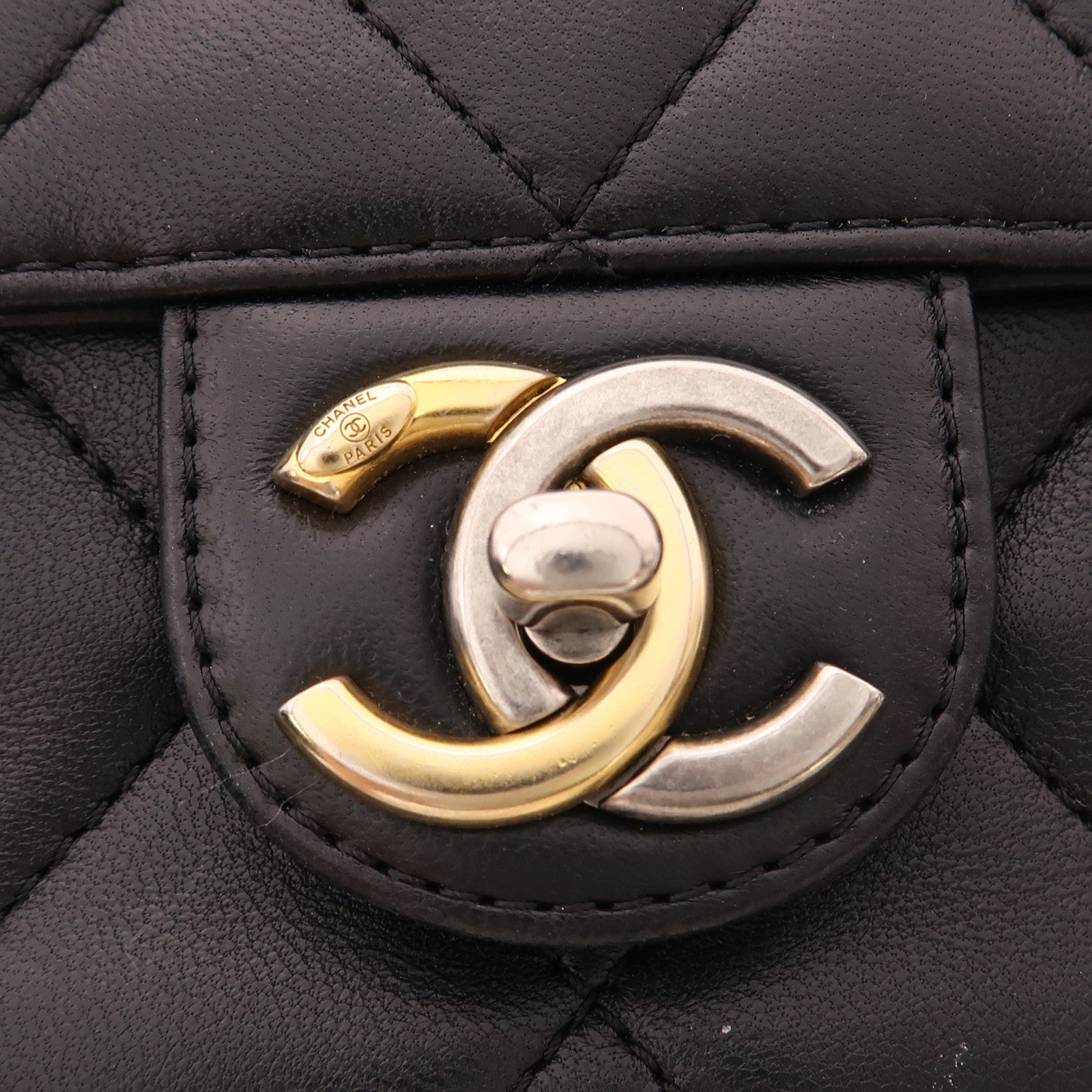 CHANEL 牛皮皮革Pearl Hairpin Badge肩背袋