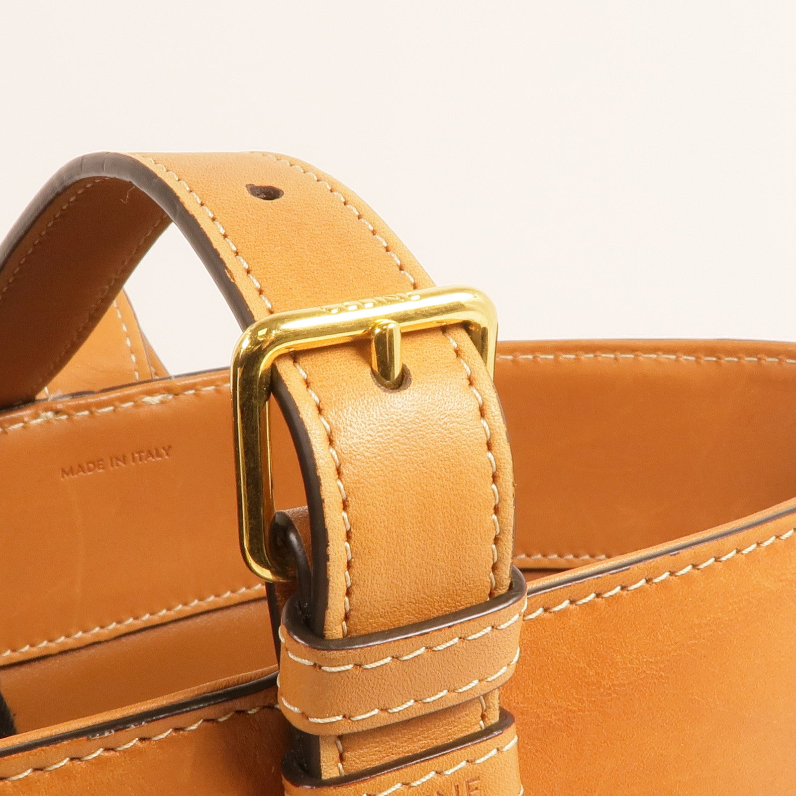 CELINE 牛皮皮革Bucket Triomphe金扣肩背袋