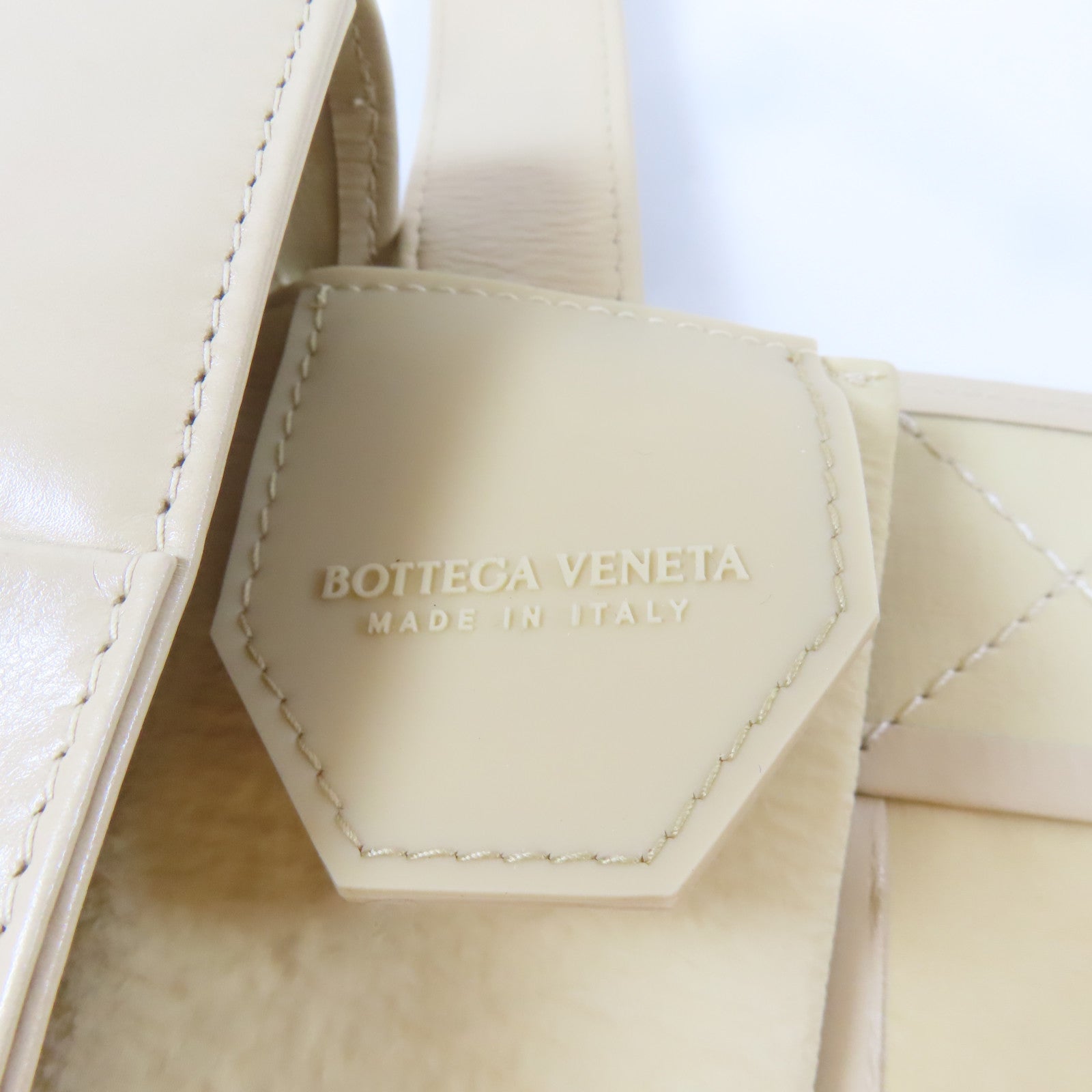 BOTTEGA VENETA 皮革Cassette Belt Bag肩背袋米色