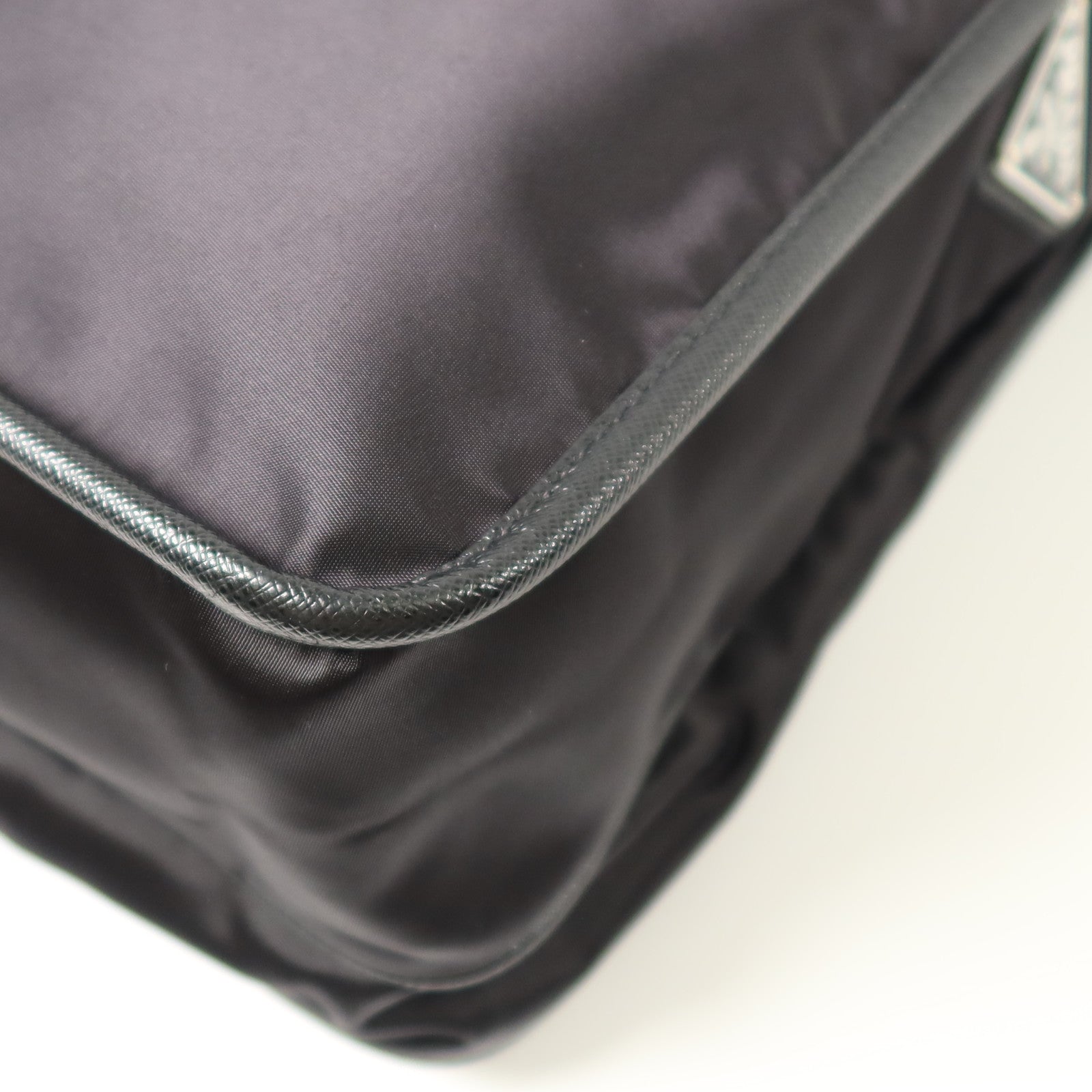 PRADA 尼龍Messenger Bag銀扣肩背袋