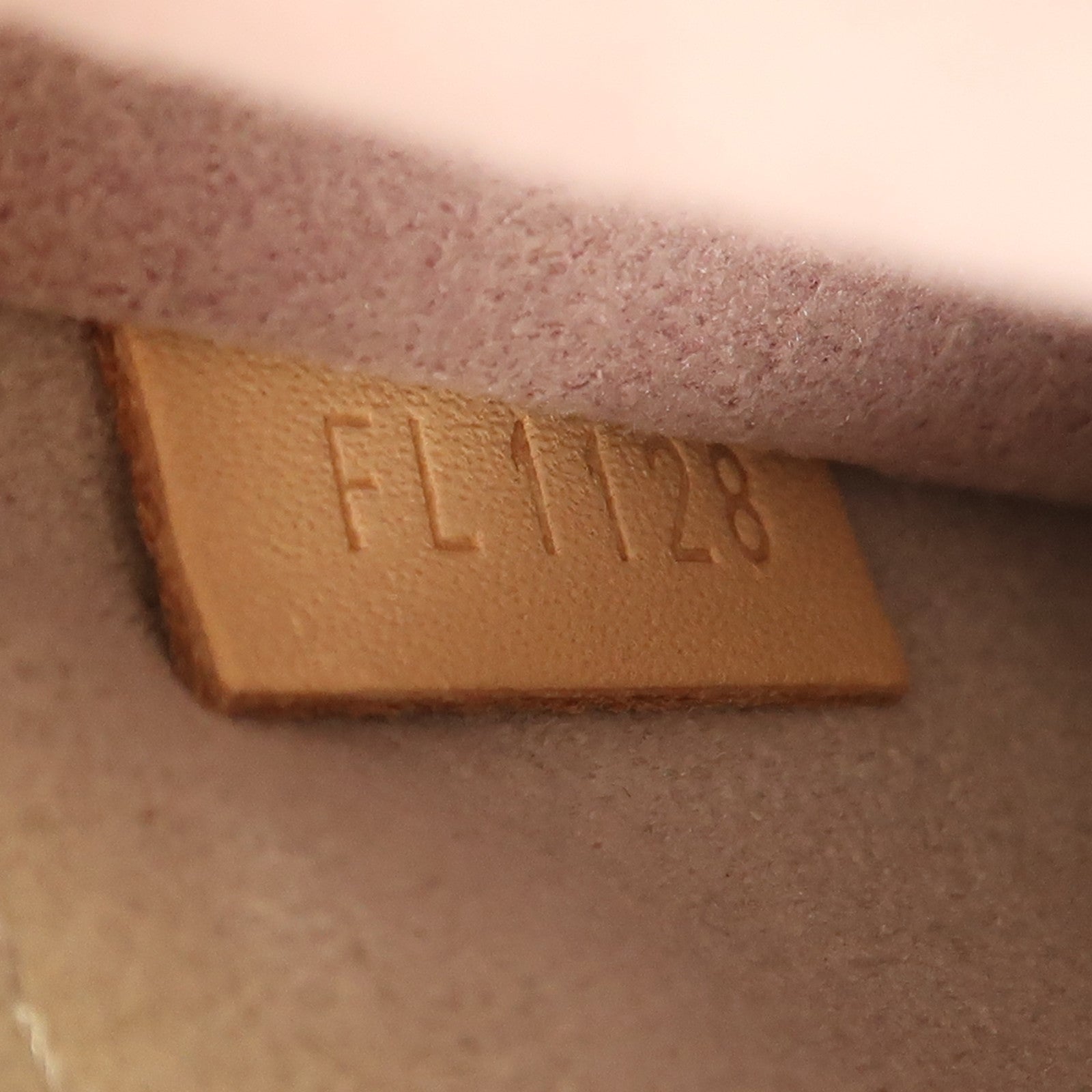 LOUIS VUITTON Epi Twist MM銀扣肩背袋