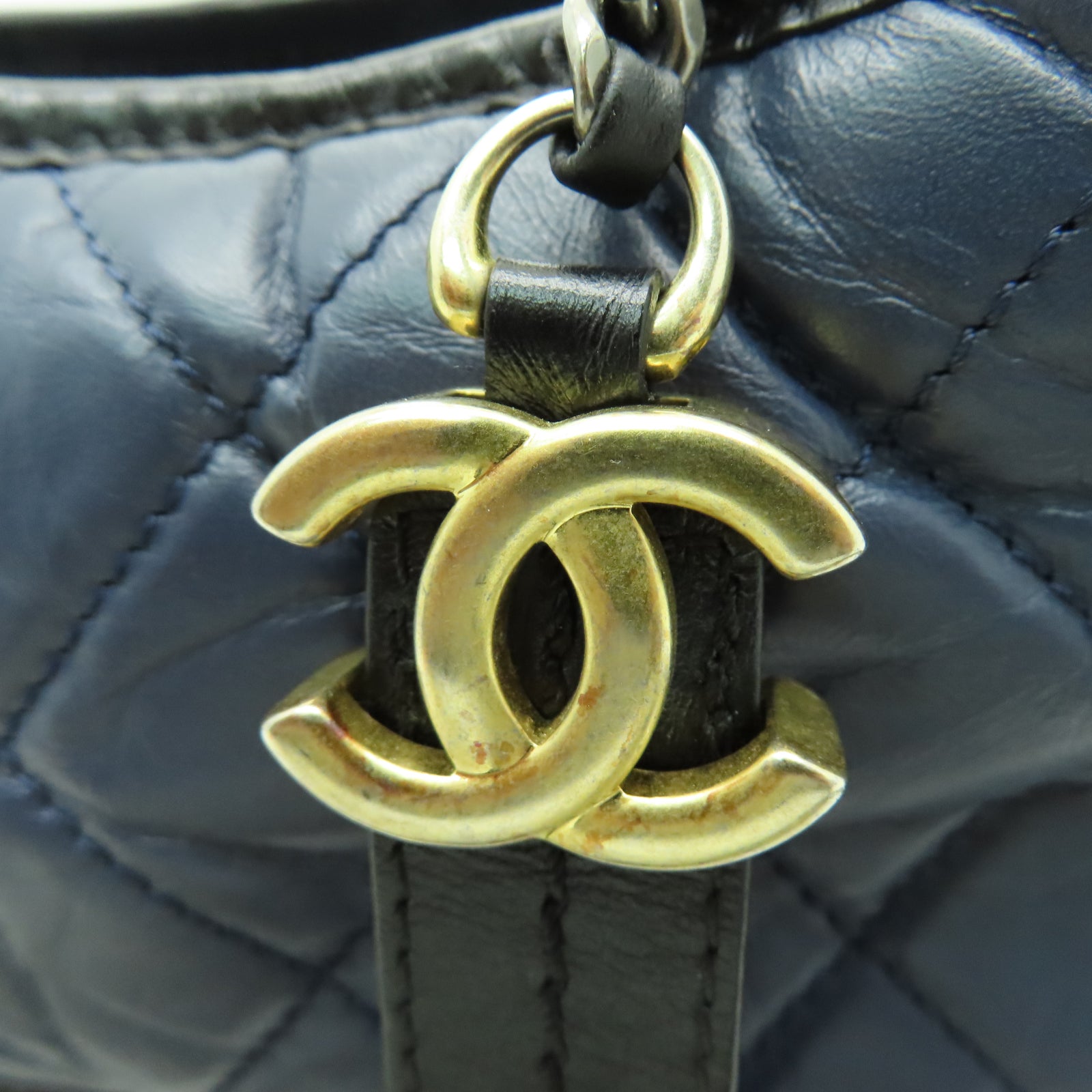 CHANEL 【清倉大減價】菱格牛皮皮革Gabrielle Small金銀扣鏈帶肩背袋海軍藍色