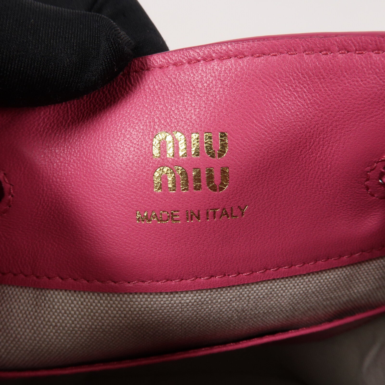 Miu Miu 麂皮皮革Bucket Bag肩背袋