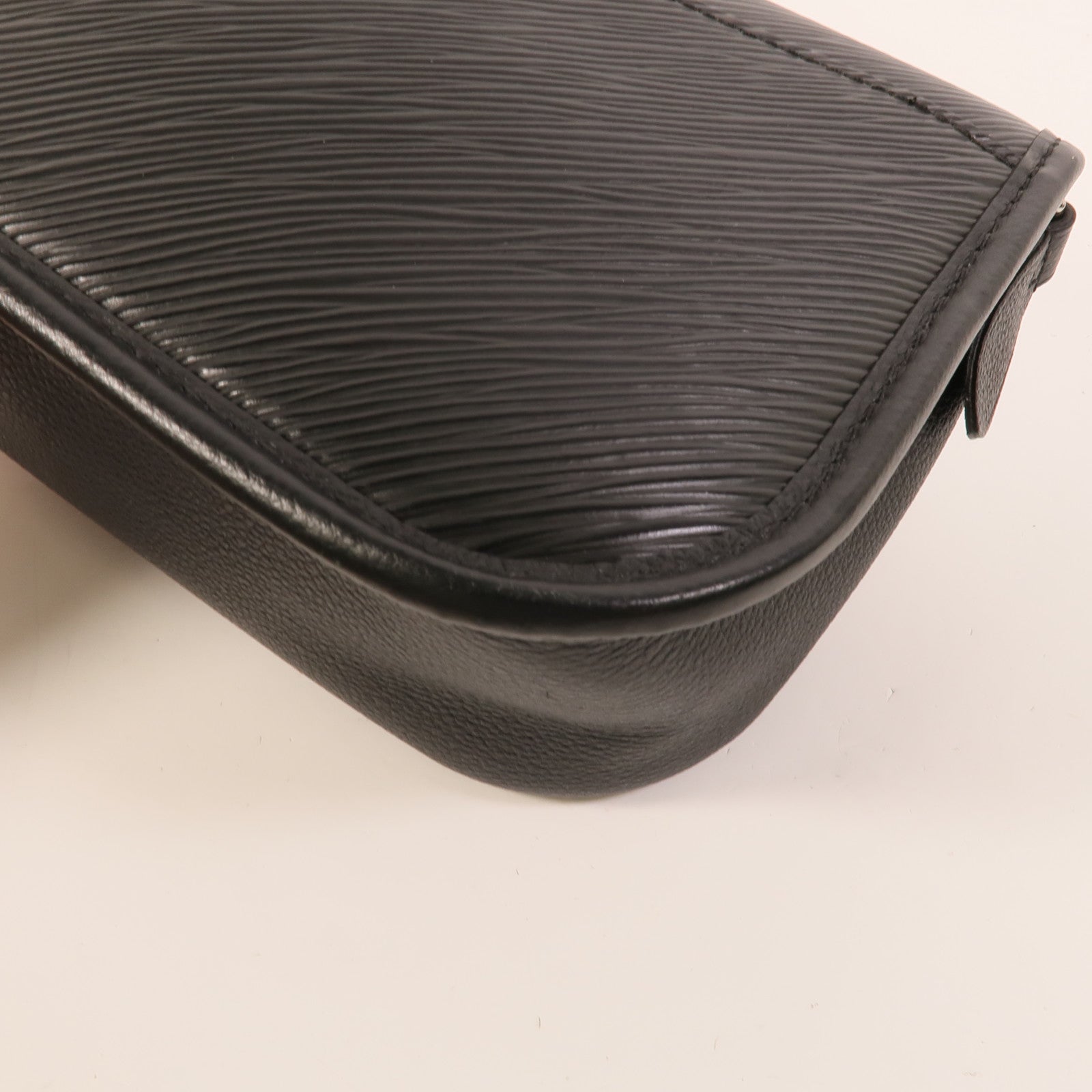 LOUIS VUITTON Epi Buci銀扣肩背袋