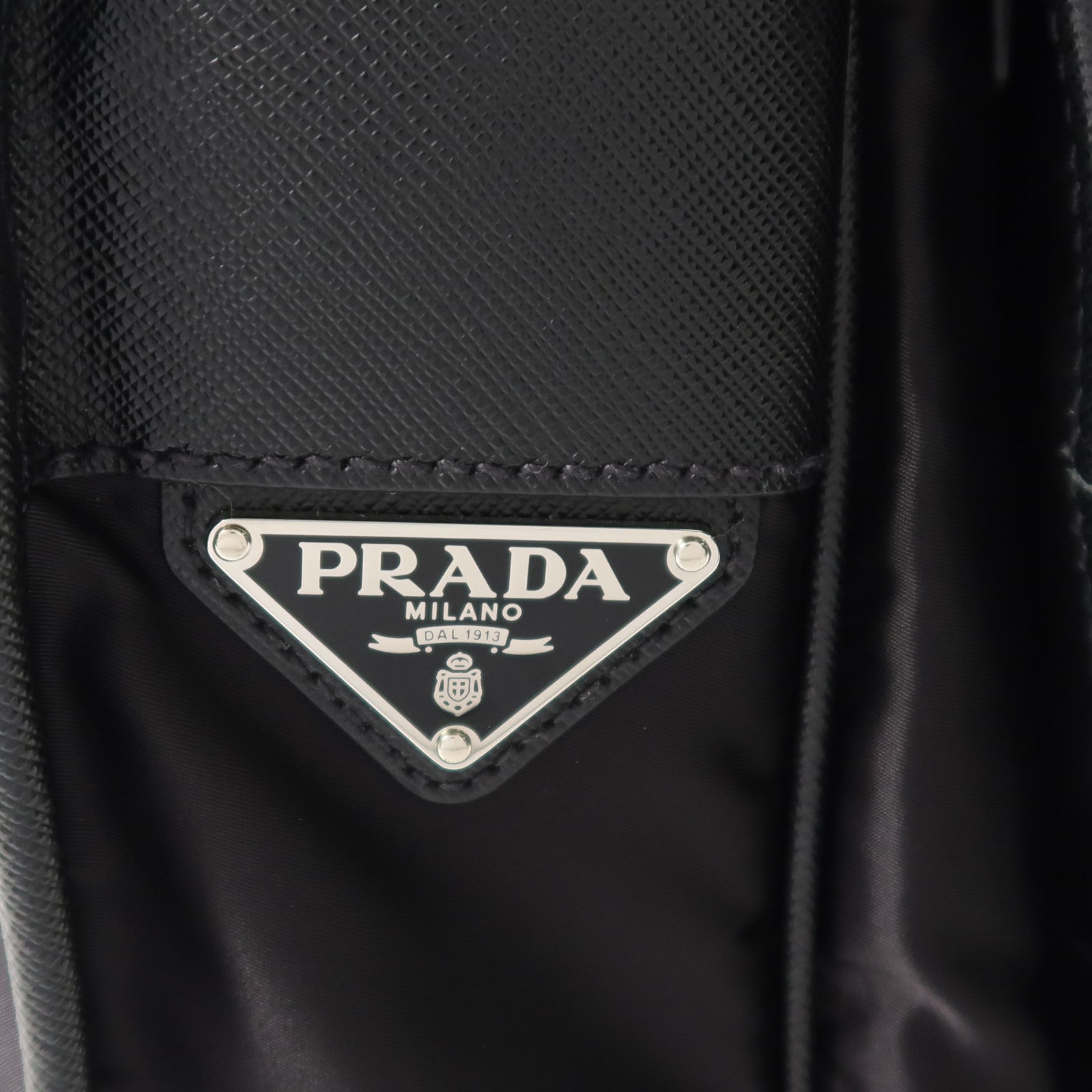 PRADA 尼龍Messenger Bag銀扣肩背袋