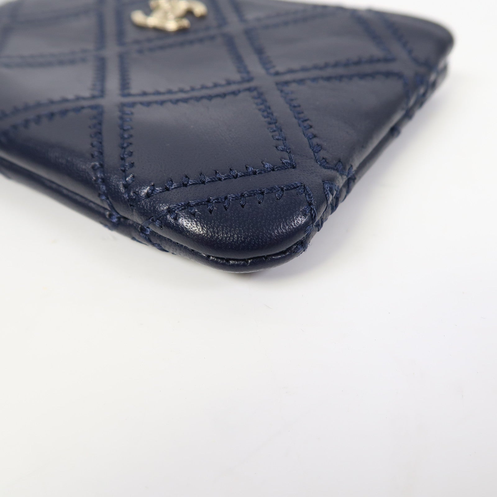 CHANEL 牛皮皮革Pouch金扣手拿包深藍色