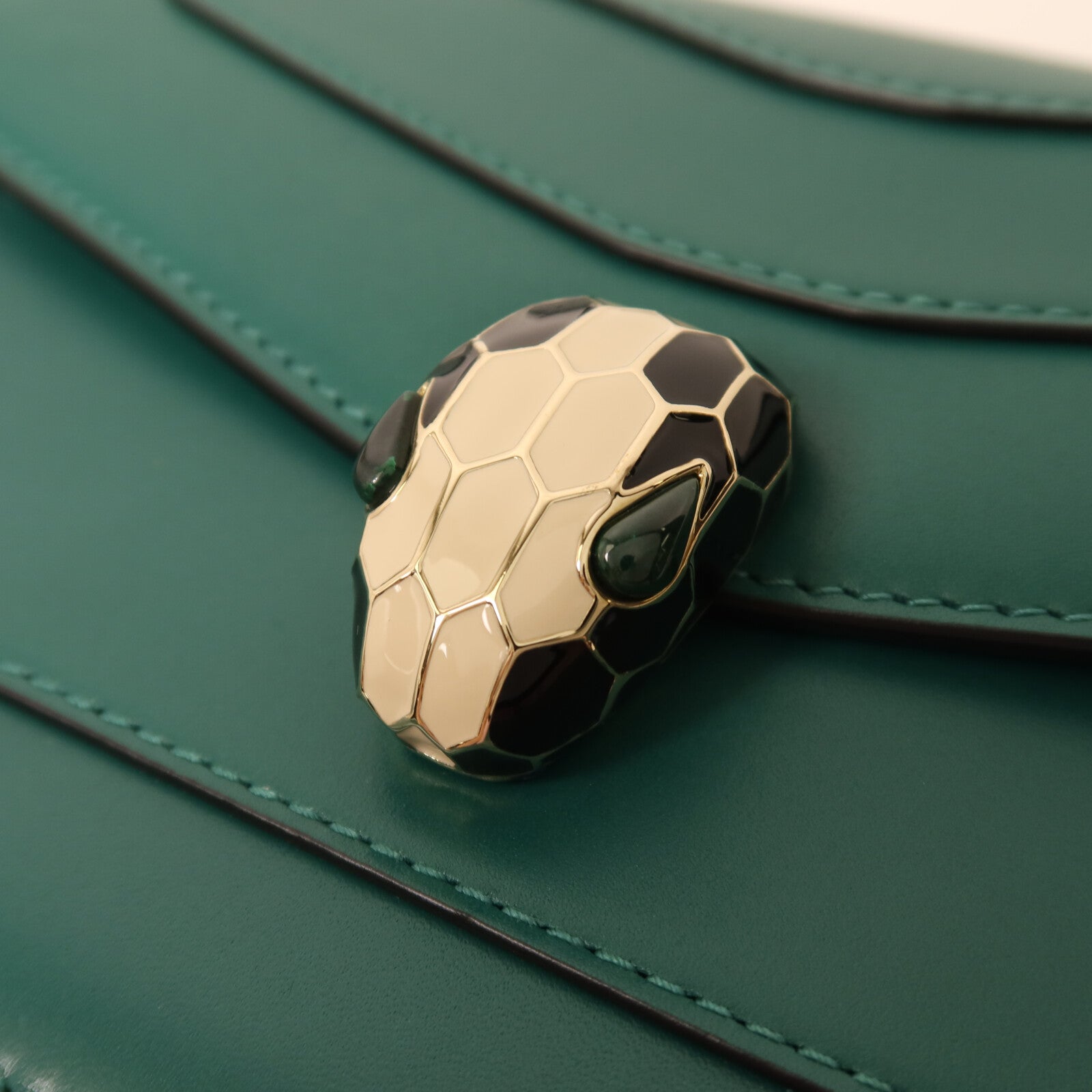 BVLGARI 牛皮皮革Serpenti Forever East West鏈帶肩背袋