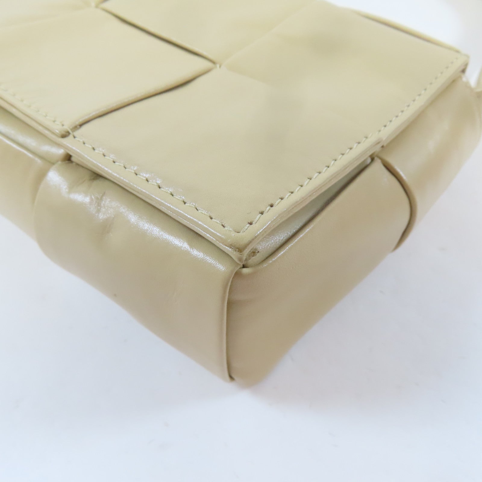 BOTTEGA VENETA 皮革Cassette Belt Bag肩背袋米色