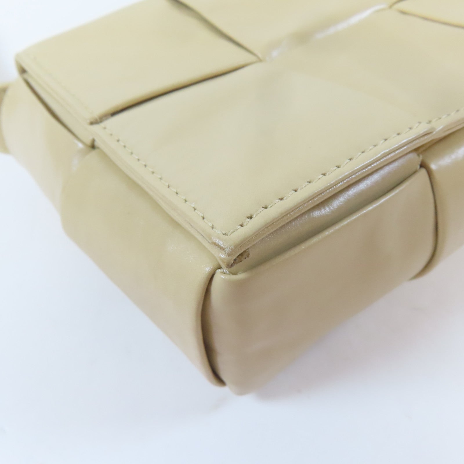 BOTTEGA VENETA 皮革Cassette Belt Bag肩背袋米色