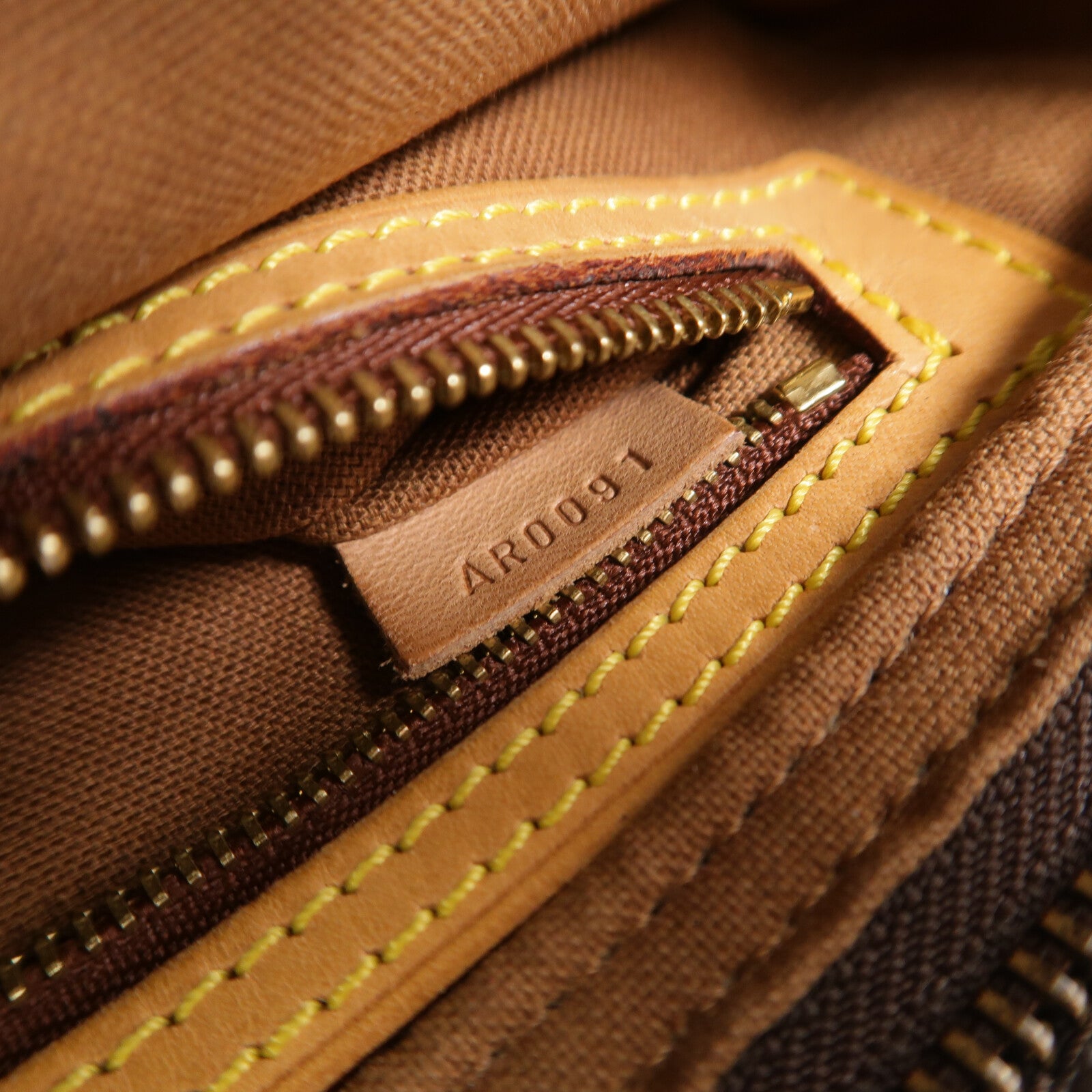 LOUIS VUITTON Monogram Trotteur肩背袋棕色