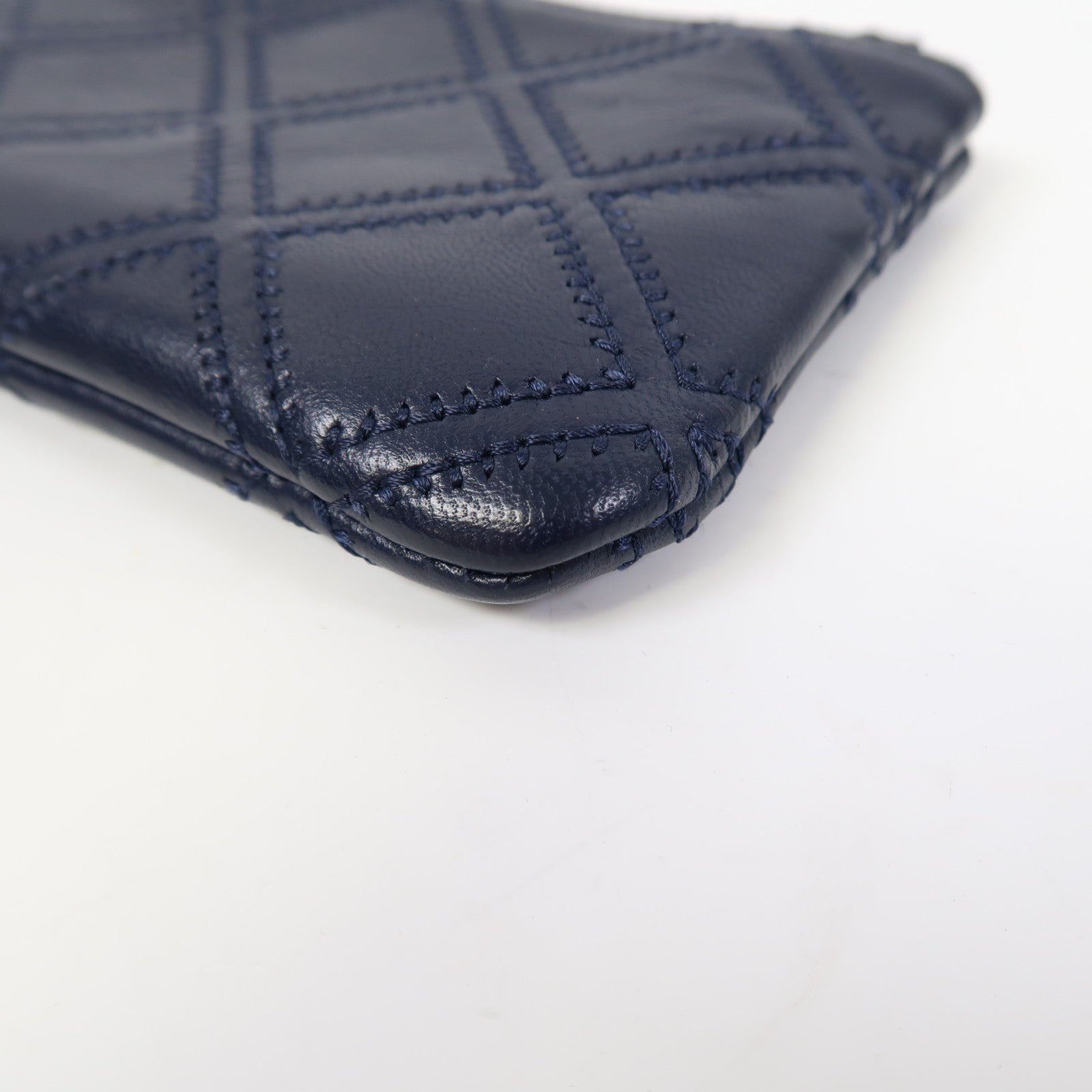 CHANEL 牛皮皮革Pouch金扣手拿包深藍色
