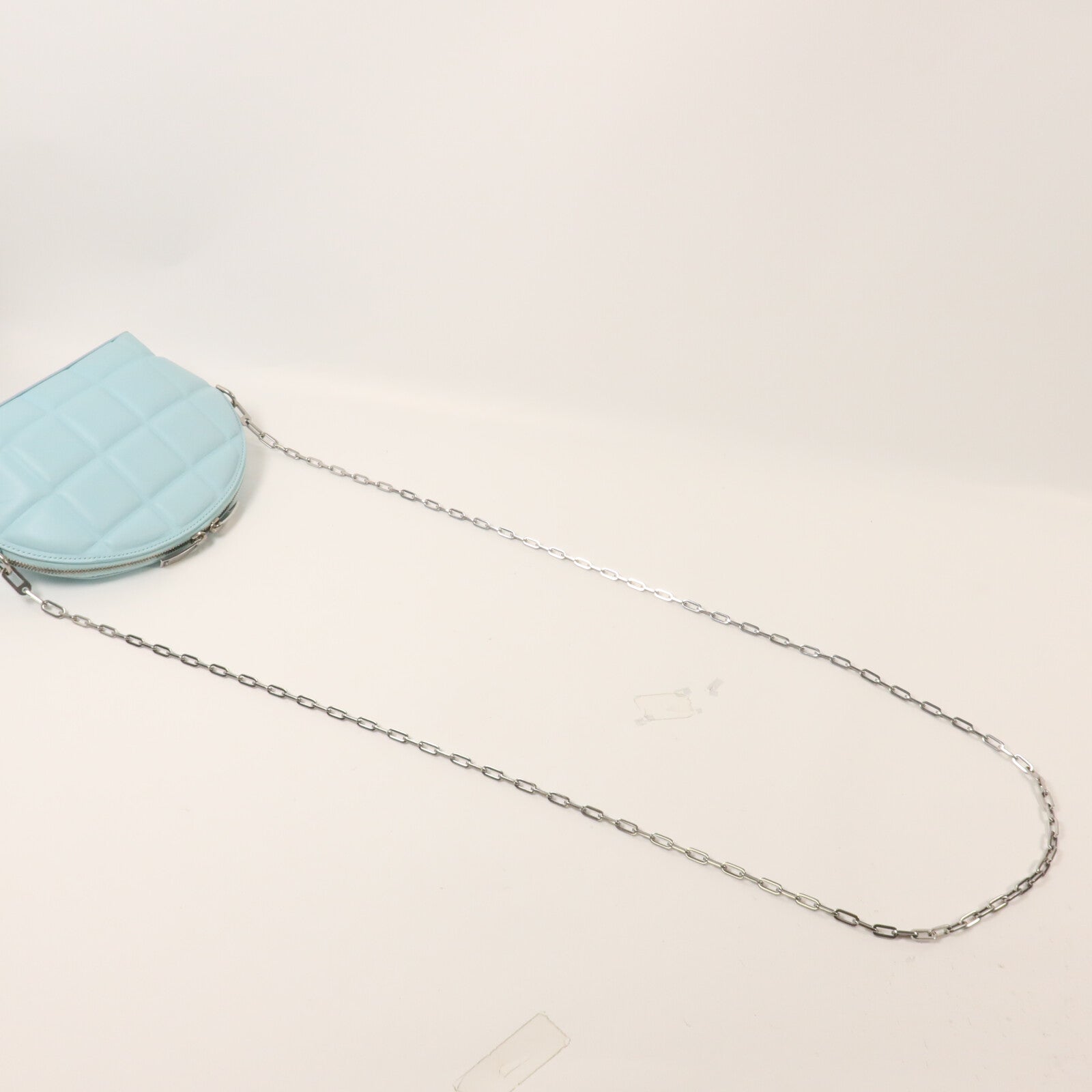 BOTTEGA VENETA 羊皮皮革Moon Padded鏈帶肩背袋