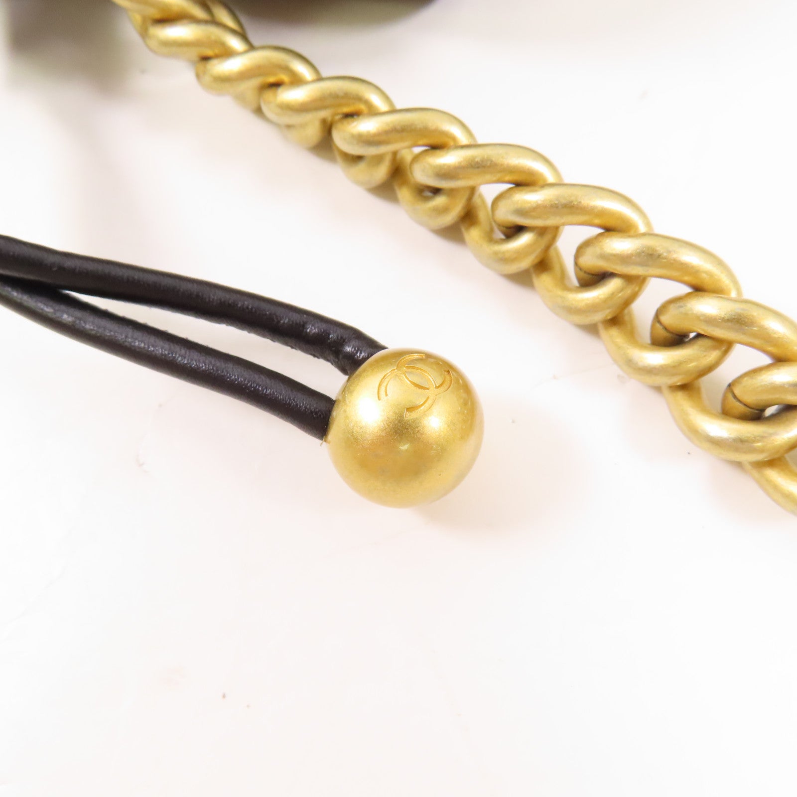 CHANEL 牛皮皮革Chain Shoulder金扣鏈帶肩背袋