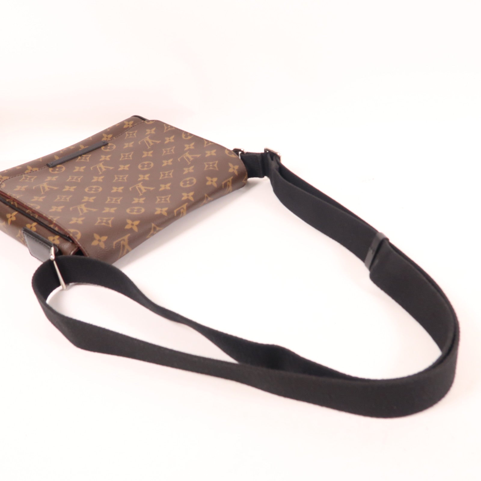 LOUIS VUITTON Monogram Macassar District PM銀扣斜挎包/肩背袋