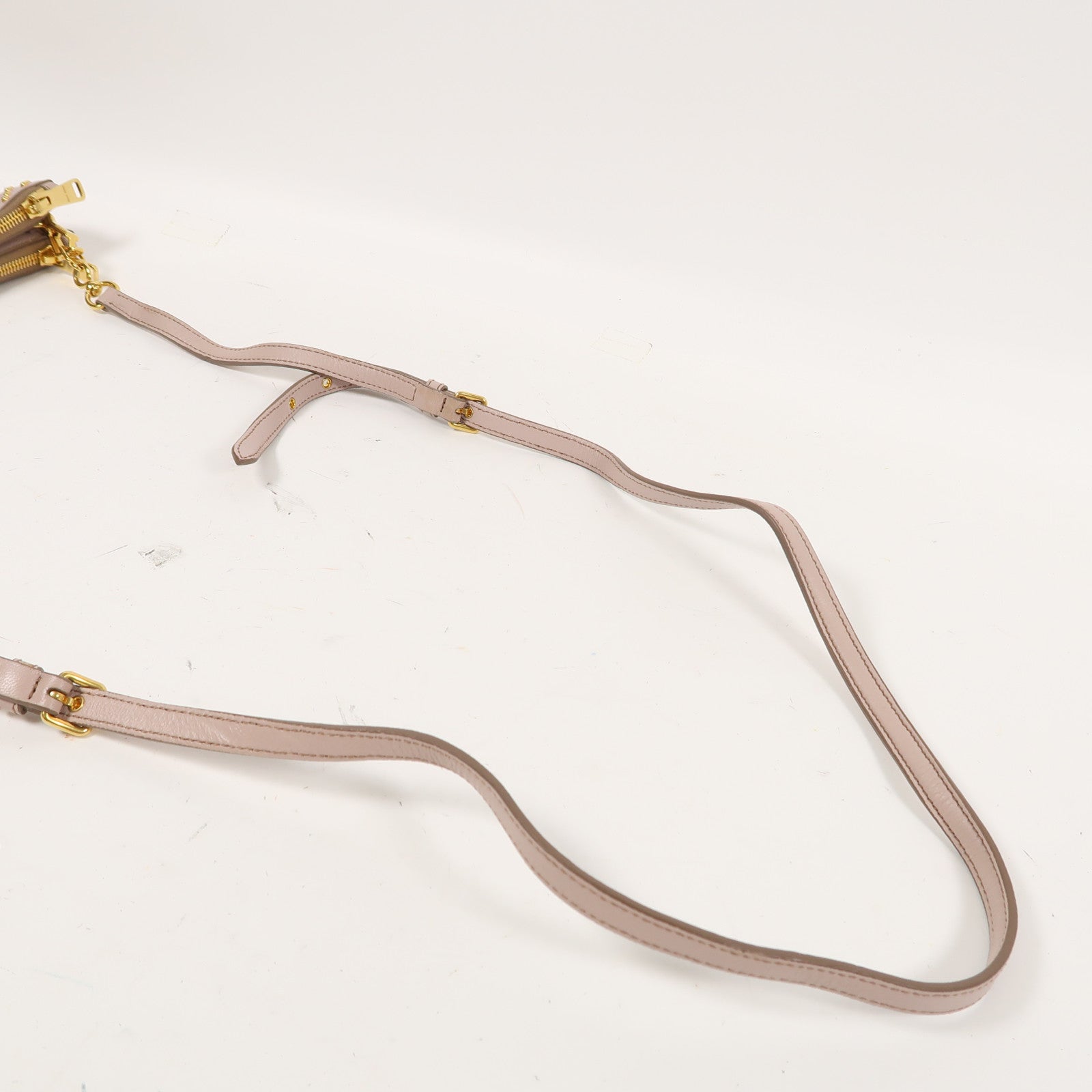 Miu Miu 牛皮皮革Shoulder Bag金扣肩背袋粉紅色
