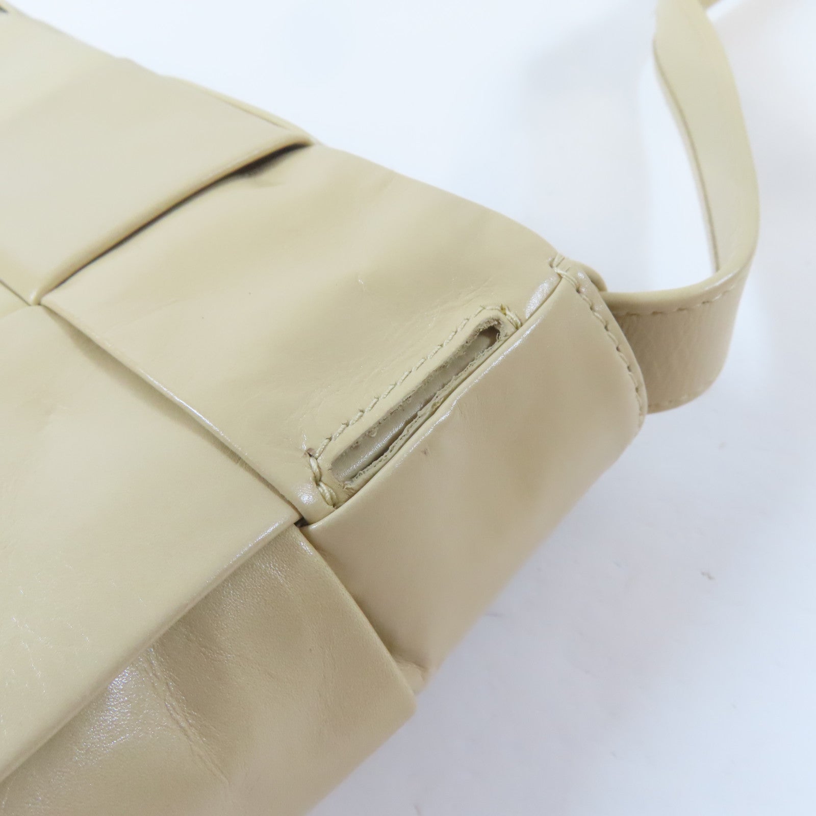 BOTTEGA VENETA 皮革Cassette Belt Bag肩背袋米色